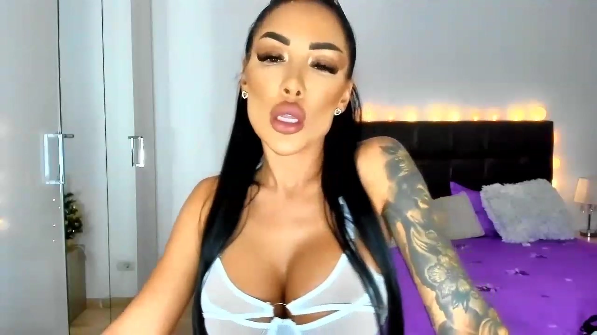 Gallery image thumbnail from Misssophiex's myfreecams stream on, 12/20/2022, 22:41 image 12 of 20