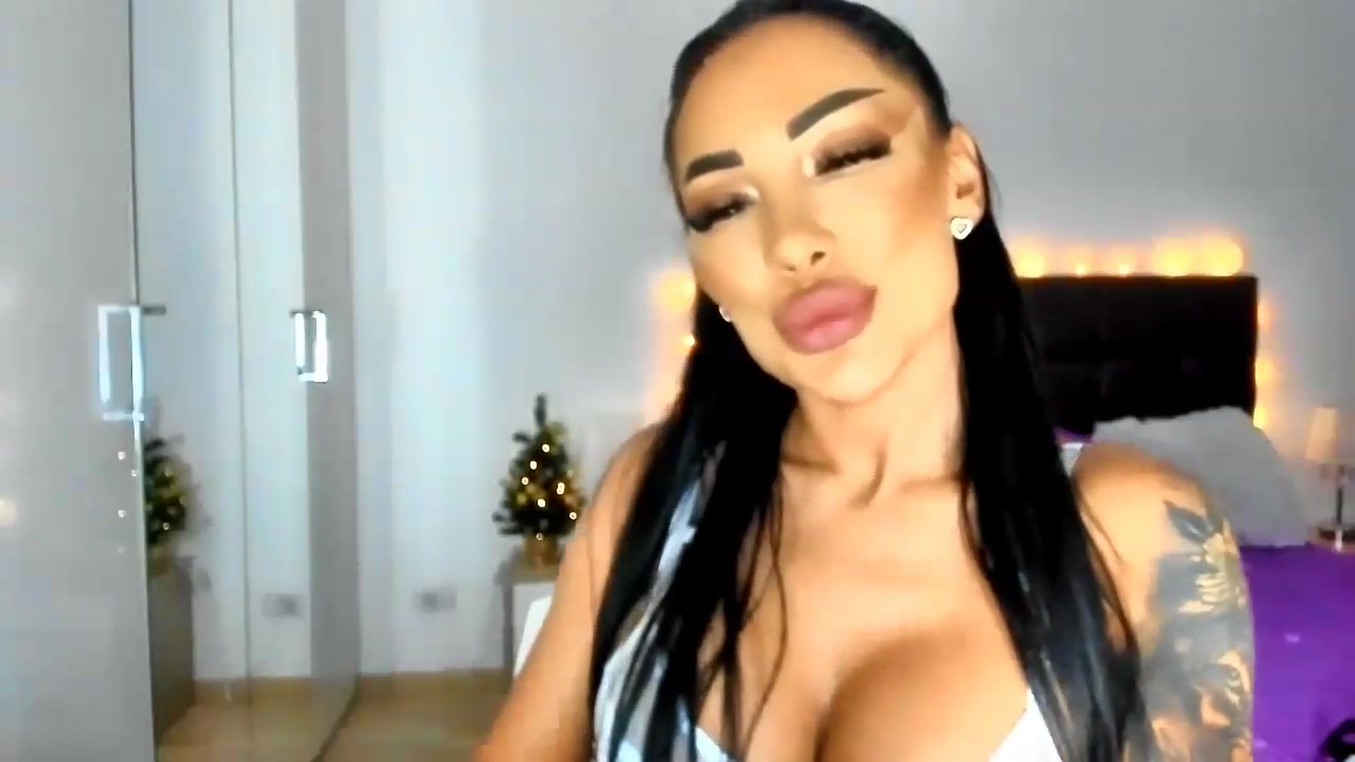 Gallery image thumbnail from Misssophiex's myfreecams stream on, 12/20/2022, 22:41 image 14 of 20