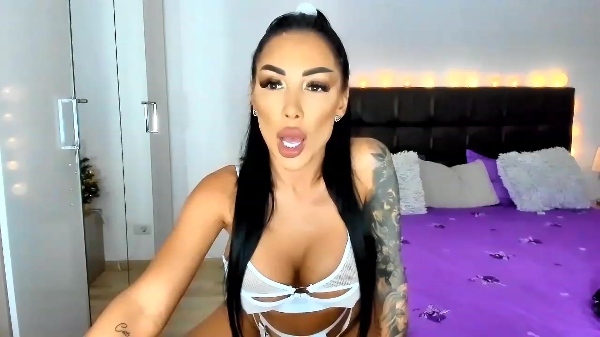 Gallery image thumbnail from Misssophiex's myfreecams stream on, 12/20/2022, 22:41 image 8 of 20