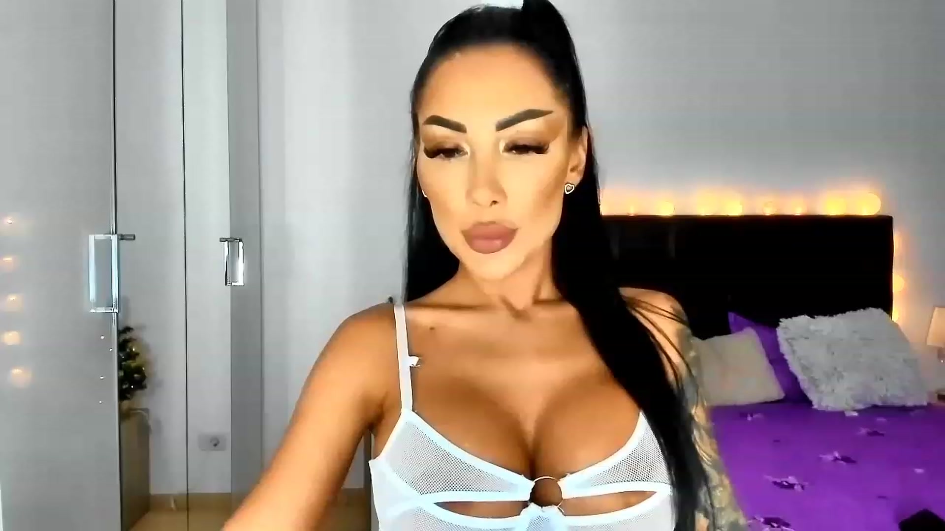 Gallery image thumbnail from Misssophiex's myfreecams stream on, 12/20/2022, 22:41 image 2 of 20