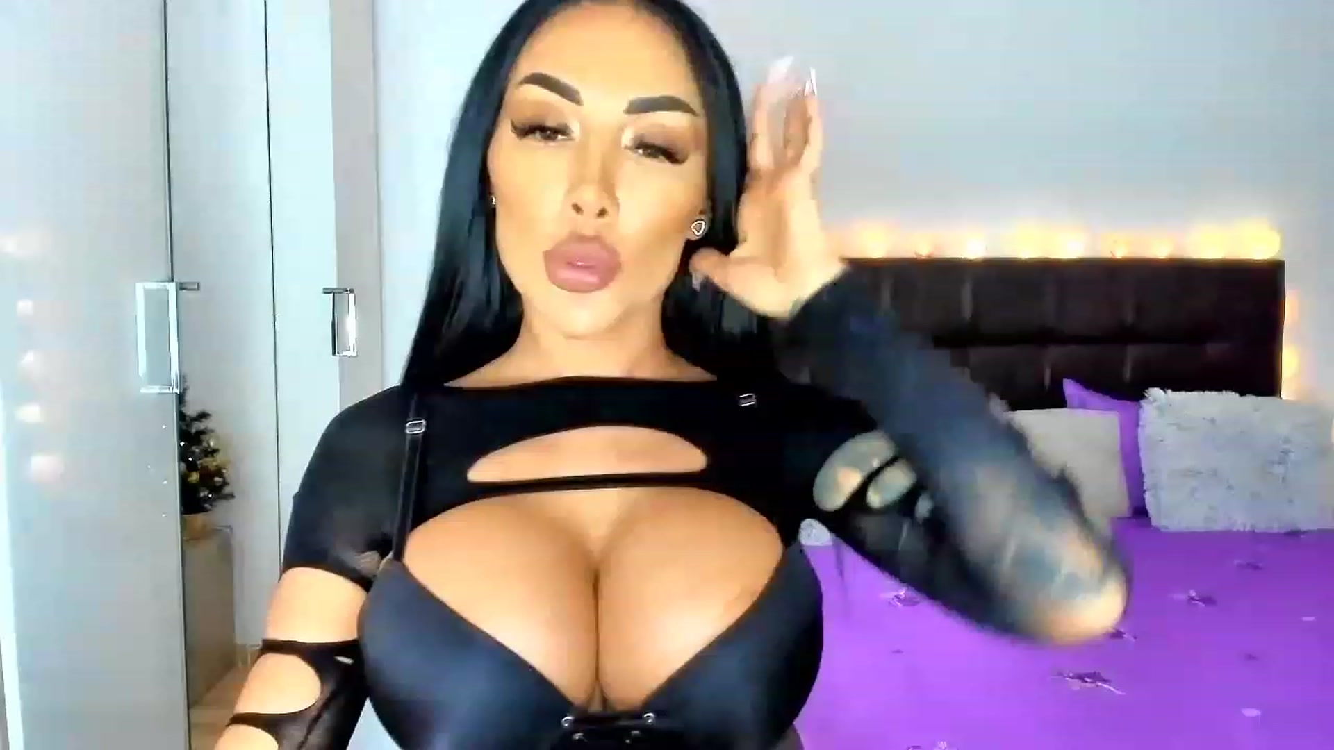 Gallery image thumbnail from Misssophiex's myfreecams stream on, 12/22/2022, 24:01 image 1 of 20