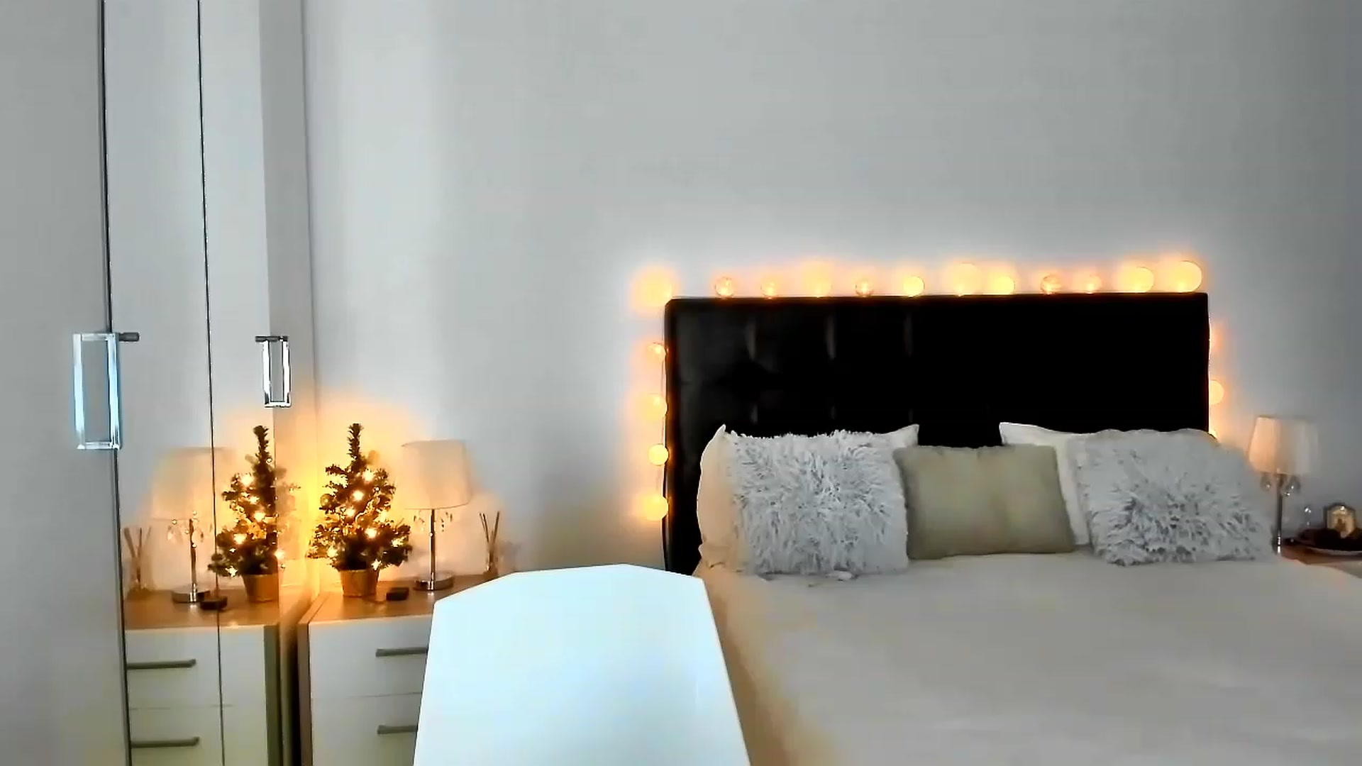 Gallery image thumbnail from Misssophiex's myfreecams stream on, 12/26/2022, 22:47 image 11 of 20