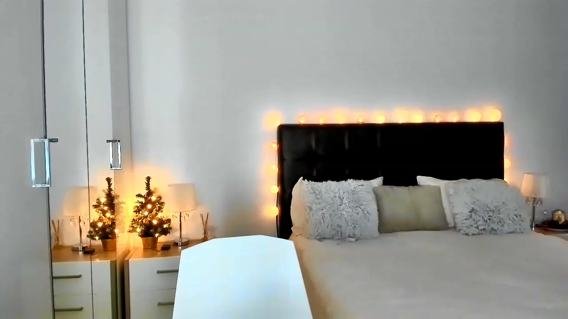 Gallery image thumbnail from Misssophiex's myfreecams stream on, 12/26/2022, 22:47 image 14 of 20