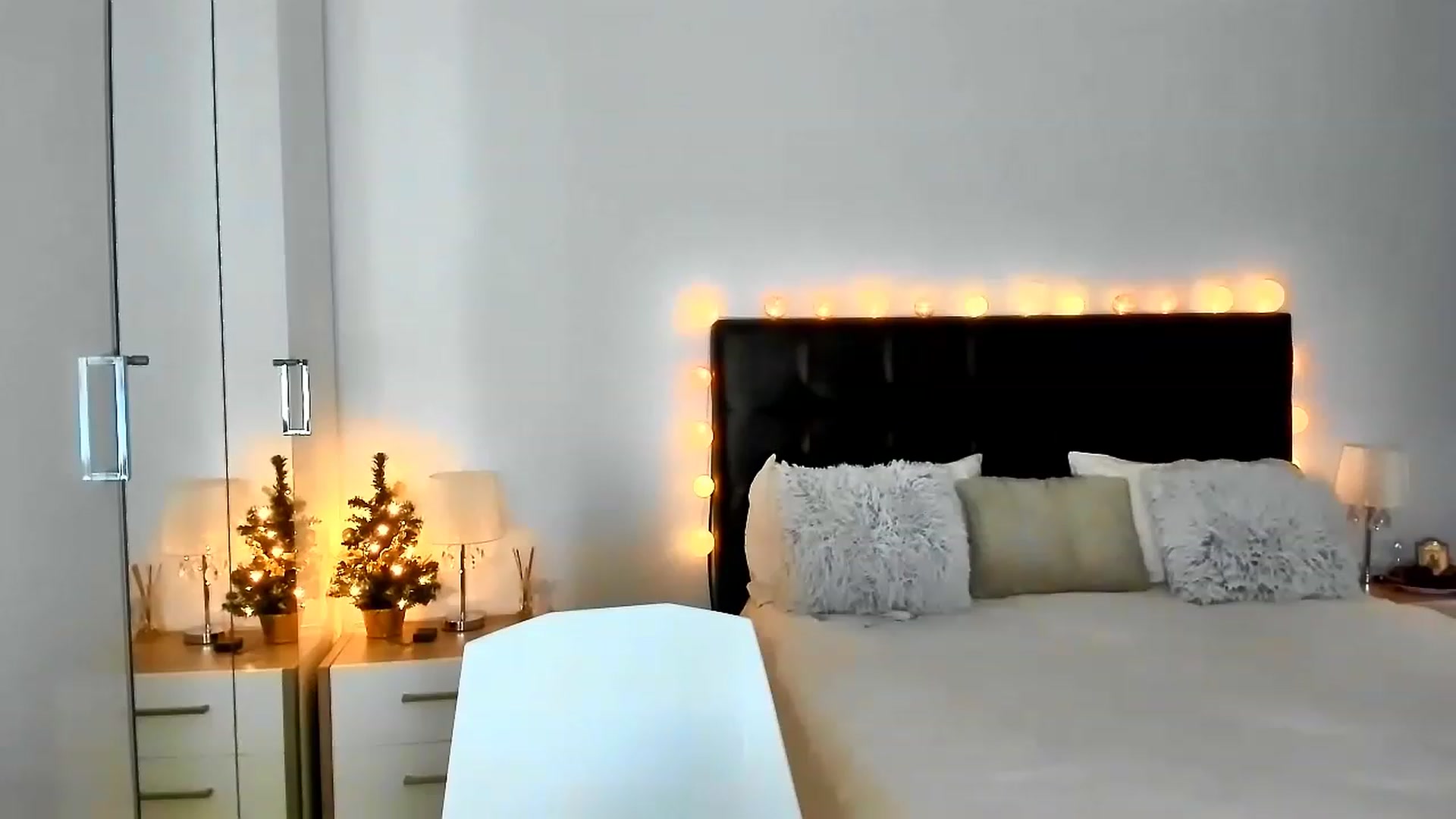 Gallery image thumbnail from Misssophiex's myfreecams stream on, 12/26/2022, 22:47 image 6 of 20