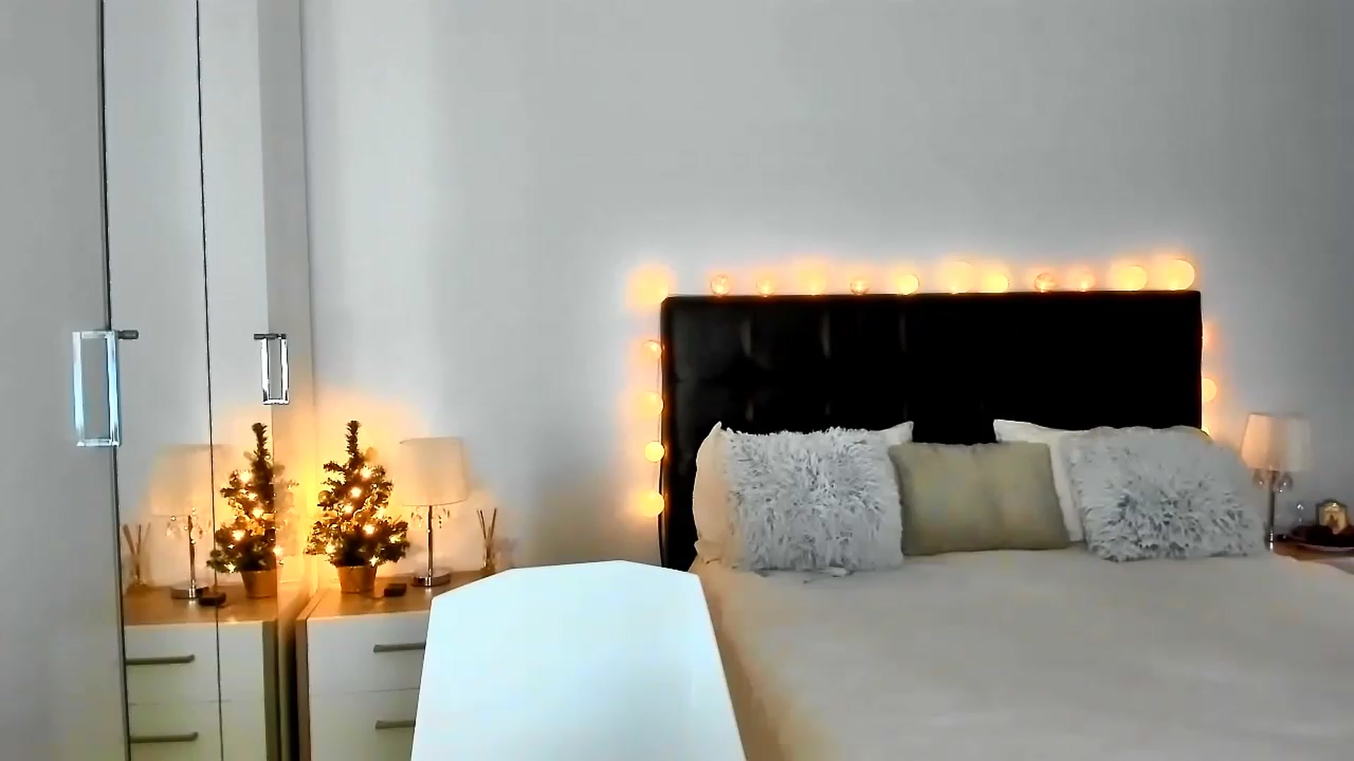 Gallery image thumbnail from Misssophiex's myfreecams stream on, 12/26/2022, 22:47 image 18 of 20