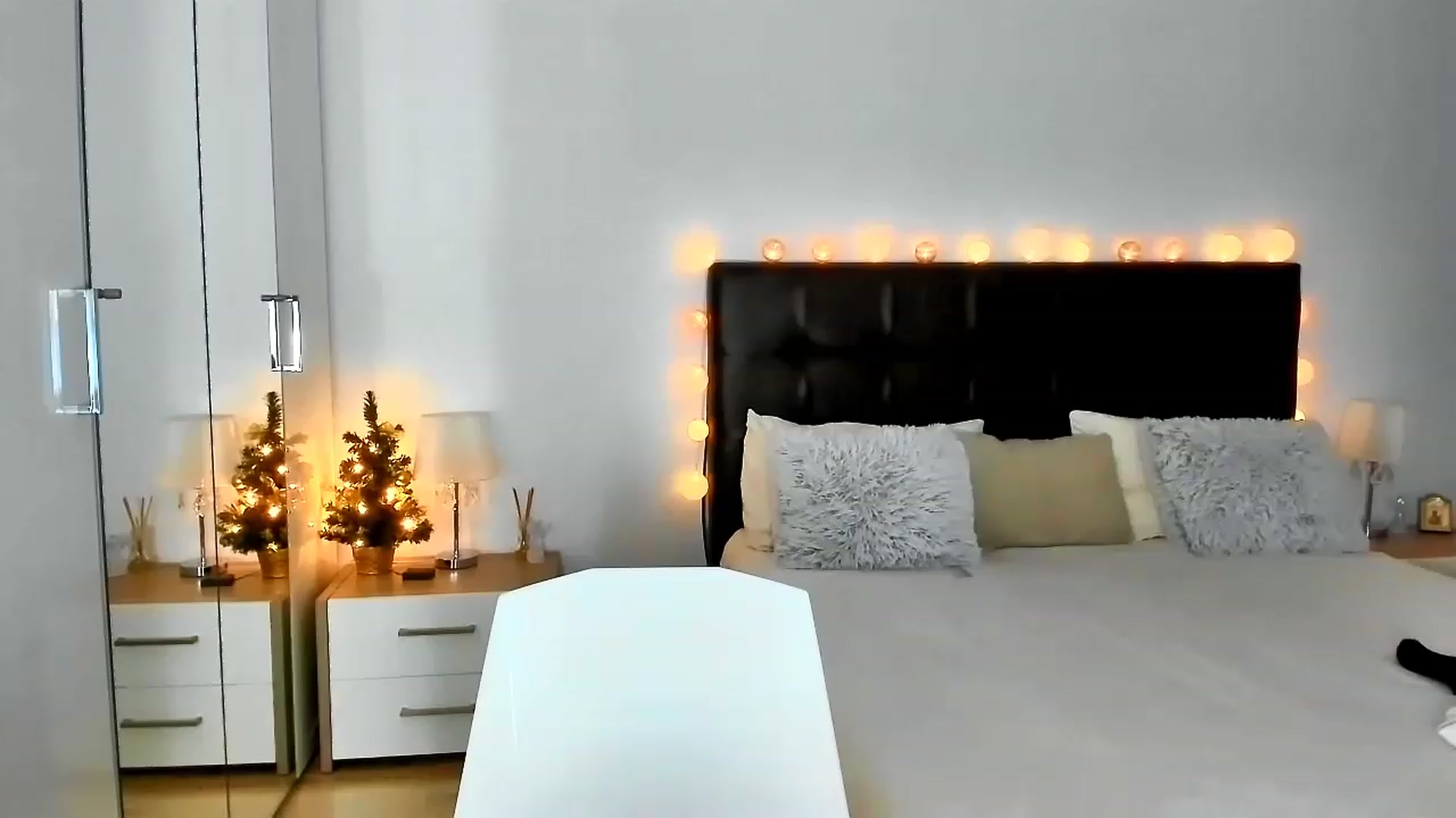 Gallery image thumbnail from Misssophiex's myfreecams stream on, 12/27/2022, 23:15 image 11 of 20