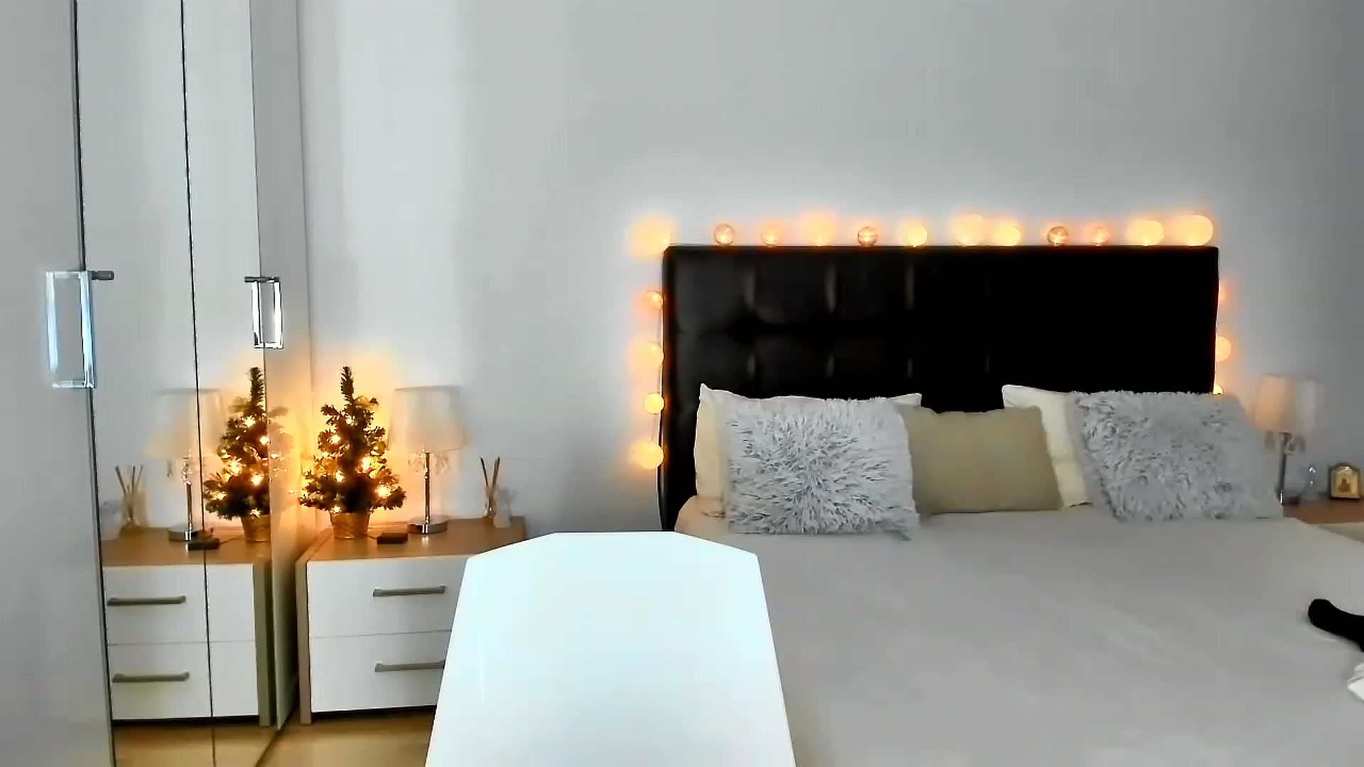 Gallery image thumbnail from Misssophiex's myfreecams stream on, 12/27/2022, 23:15 image 16 of 20