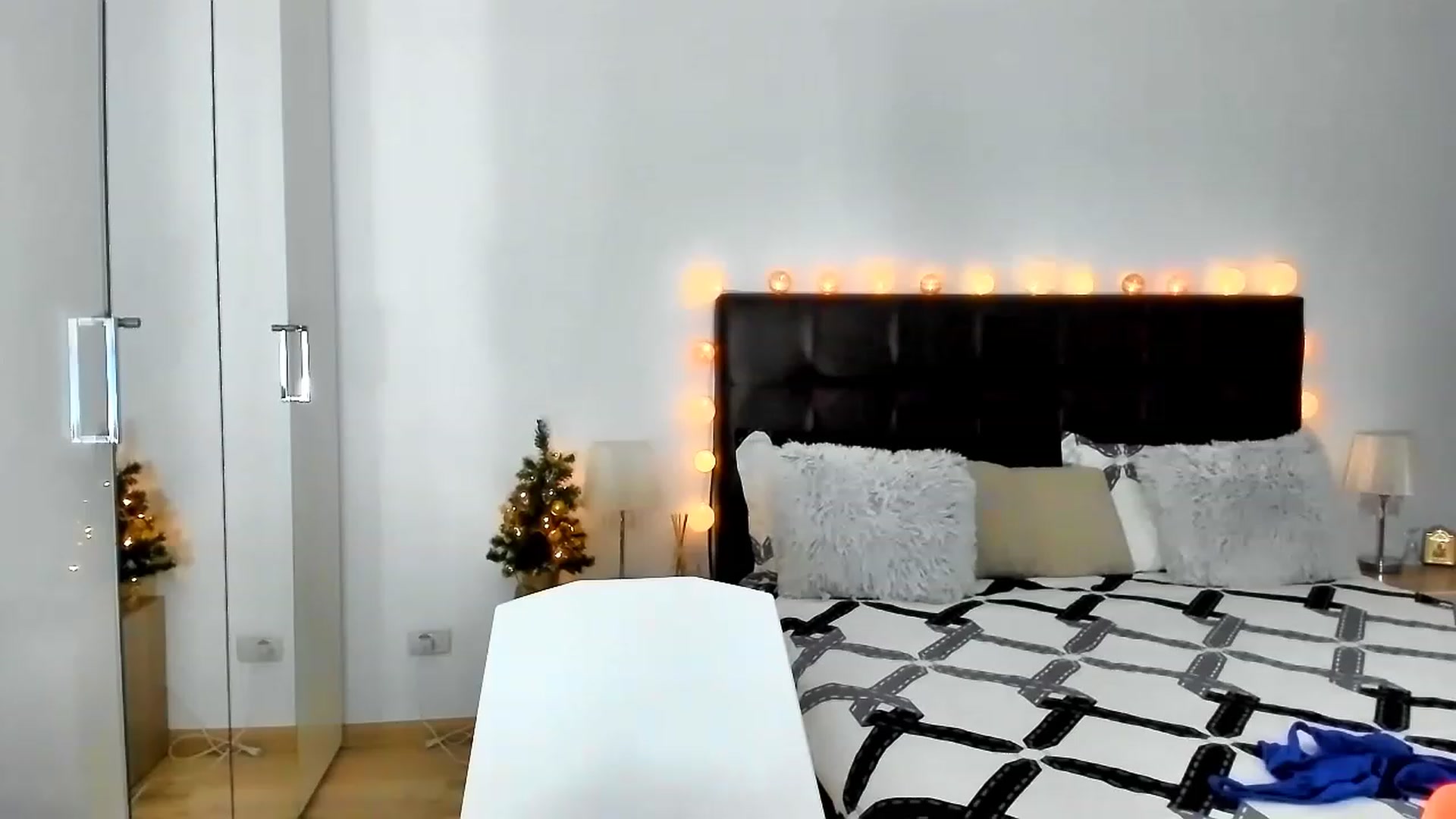 Gallery image thumbnail from Misssophiex's myfreecams stream on, 01/01/2023, 22:58 image 10 of 20