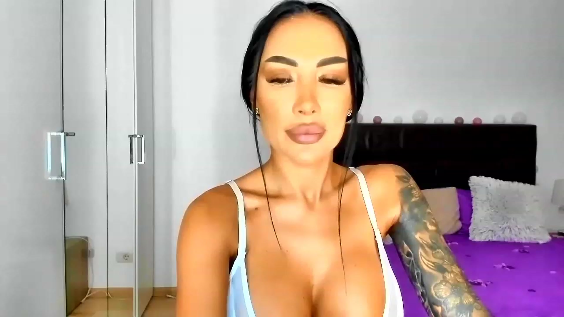 Gallery image thumbnail from Misssophiex's myfreecams stream on, 01/31/2023, 23:05 image 15 of 20