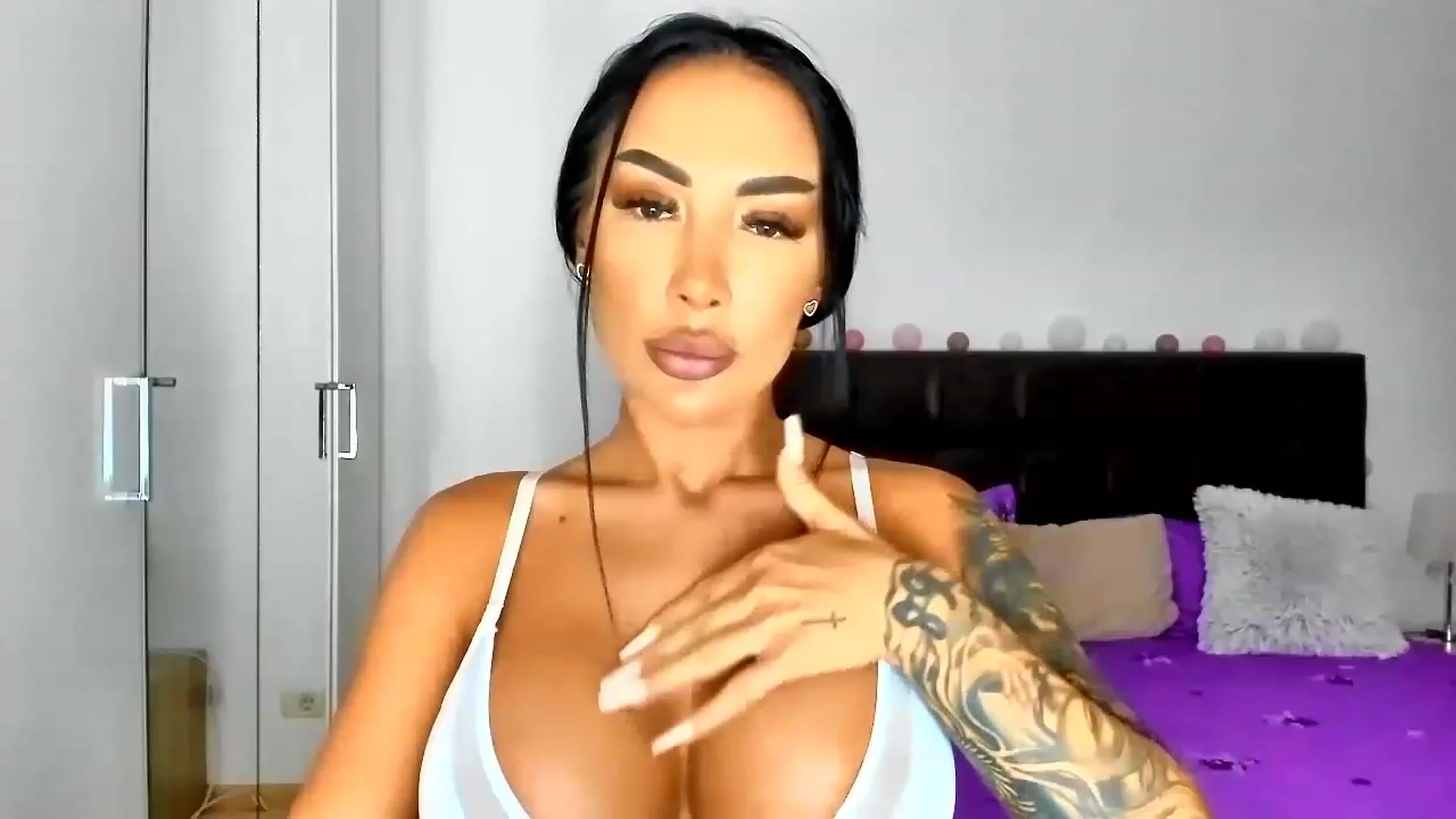 Gallery image thumbnail from Misssophiex's myfreecams stream on, 01/31/2023, 23:05 image 13 of 20