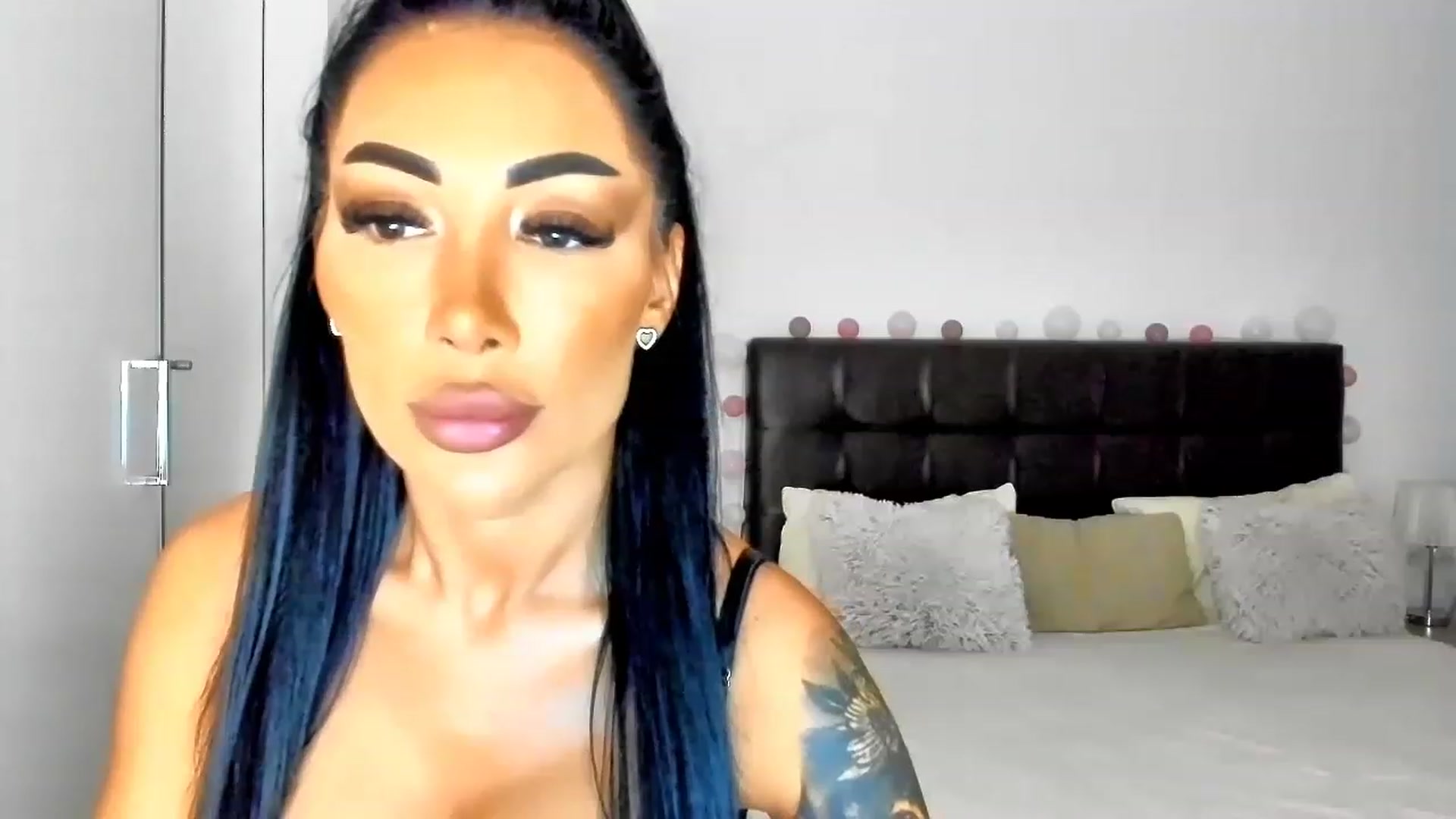 Gallery image thumbnail from Misssophiex's myfreecams stream on, 02/19/2023, 15:57 image 17 of 20