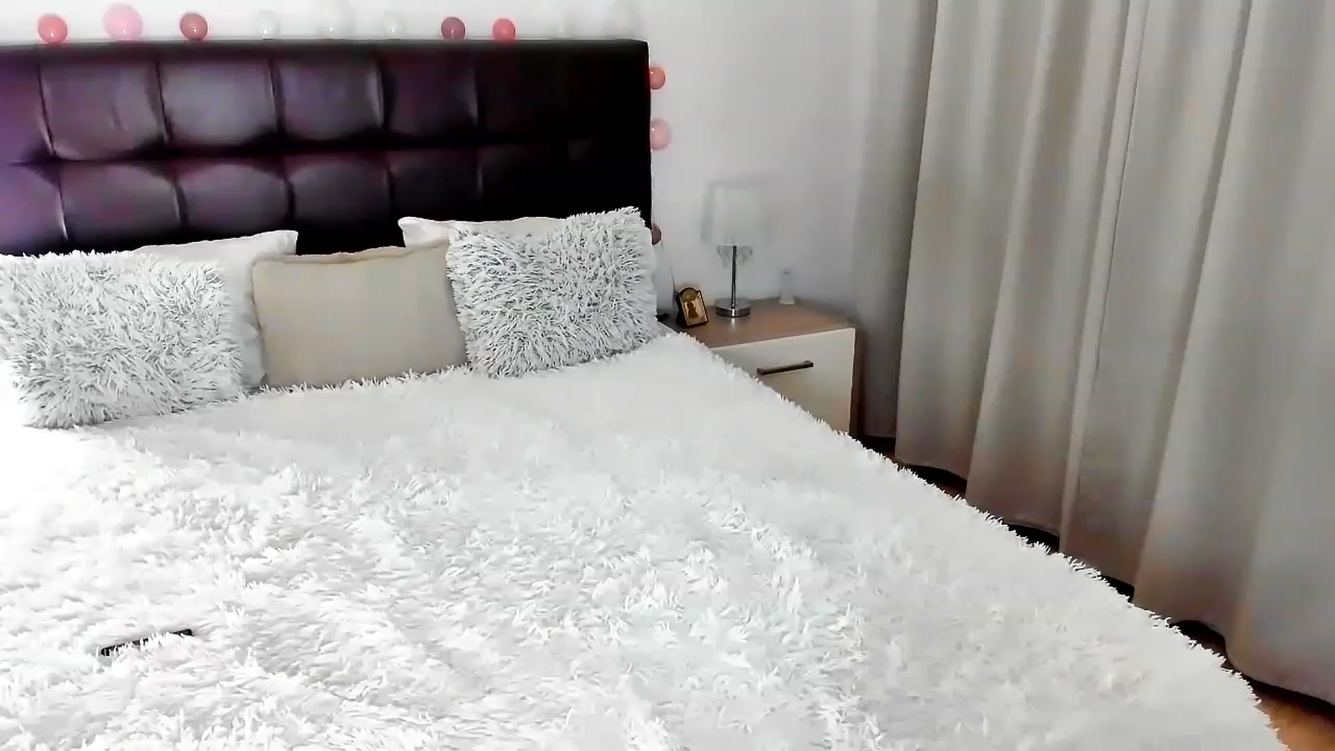 Gallery image thumbnail from Misssophiex's myfreecams stream on, 05/12/2023, 24:01 image 4 of 20