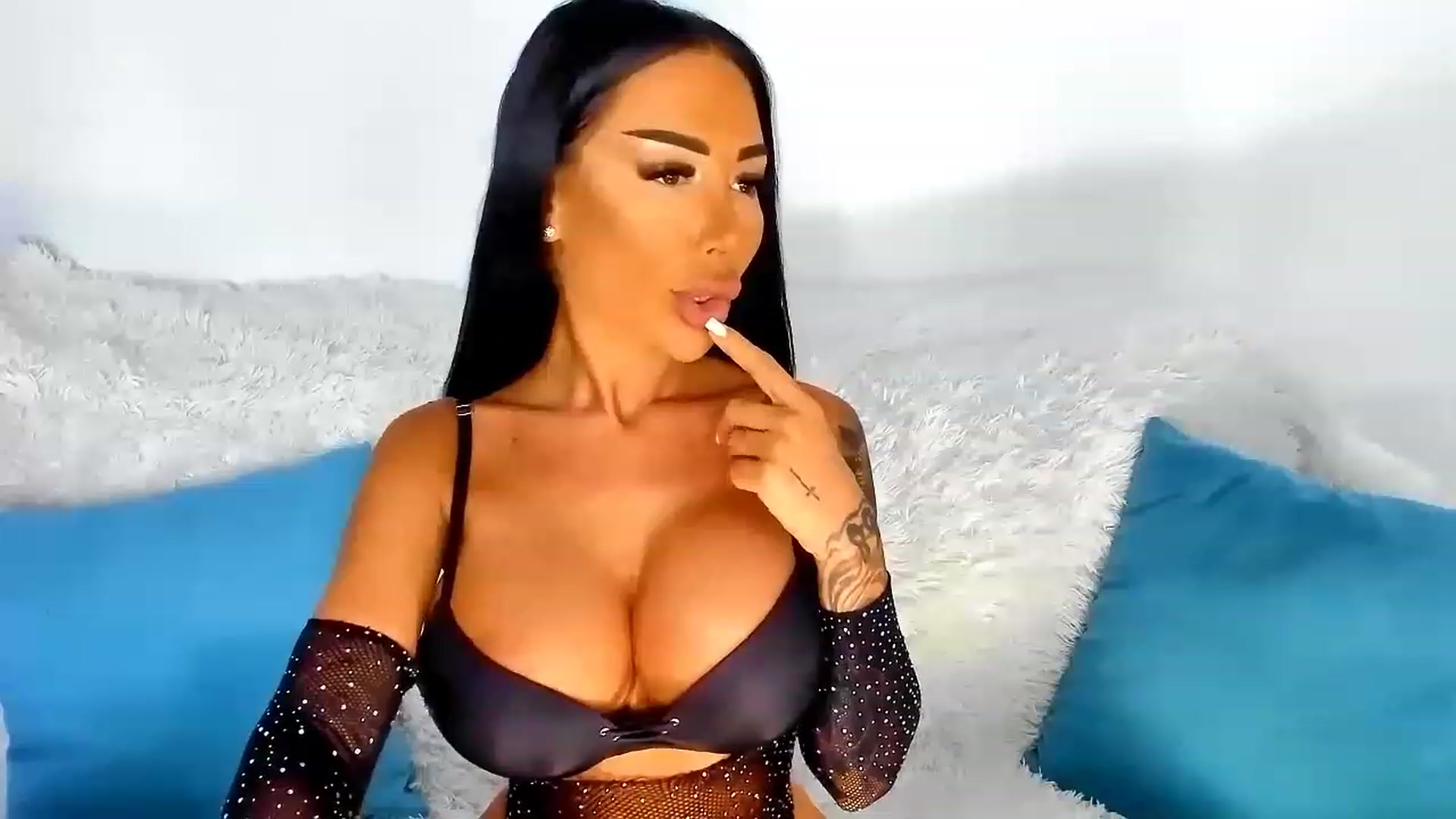 Gallery image thumbnail from Misssophiex's myfreecams stream on, 05/15/2023, 15:32 image 12 of 20