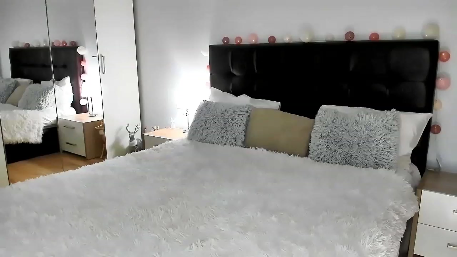 Gallery image thumbnail from Misssophiex's myfreecams stream on, 05/24/2023, 22:20 image 17 of 20