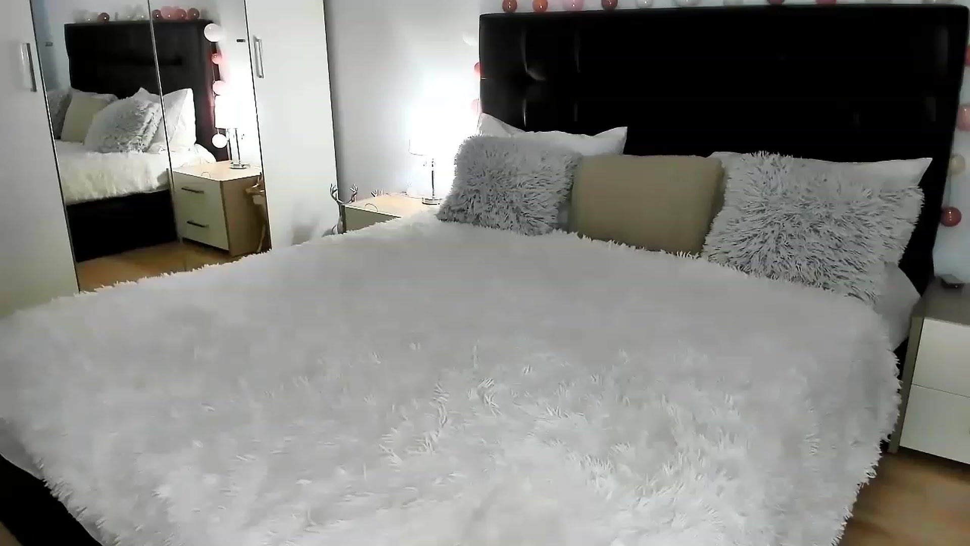 Gallery image thumbnail from Misssophiex's myfreecams stream on, 06/12/2023, 16:33 image 8 of 20