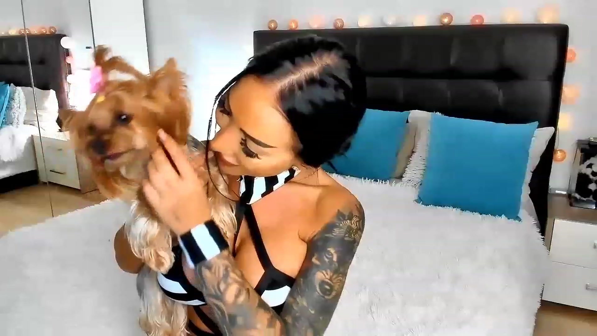 Gallery image thumbnail from Misssophiex's myfreecams stream on, 06/19/2023, 21:59 image 18 of 20