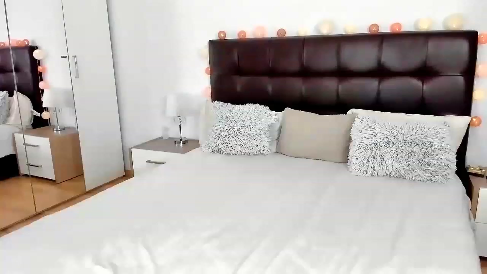 Gallery image thumbnail from Misssophiex's myfreecams stream on, 08/07/2023, 22:31 image 7 of 20