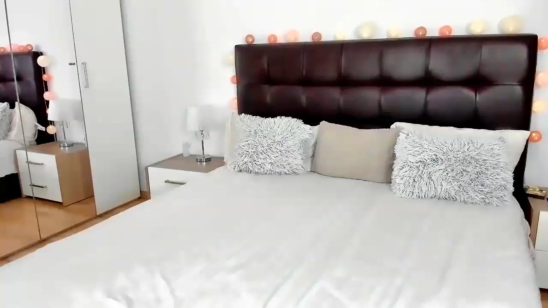 Gallery image thumbnail from Misssophiex's myfreecams stream on, 08/07/2023, 22:31 image 5 of 20