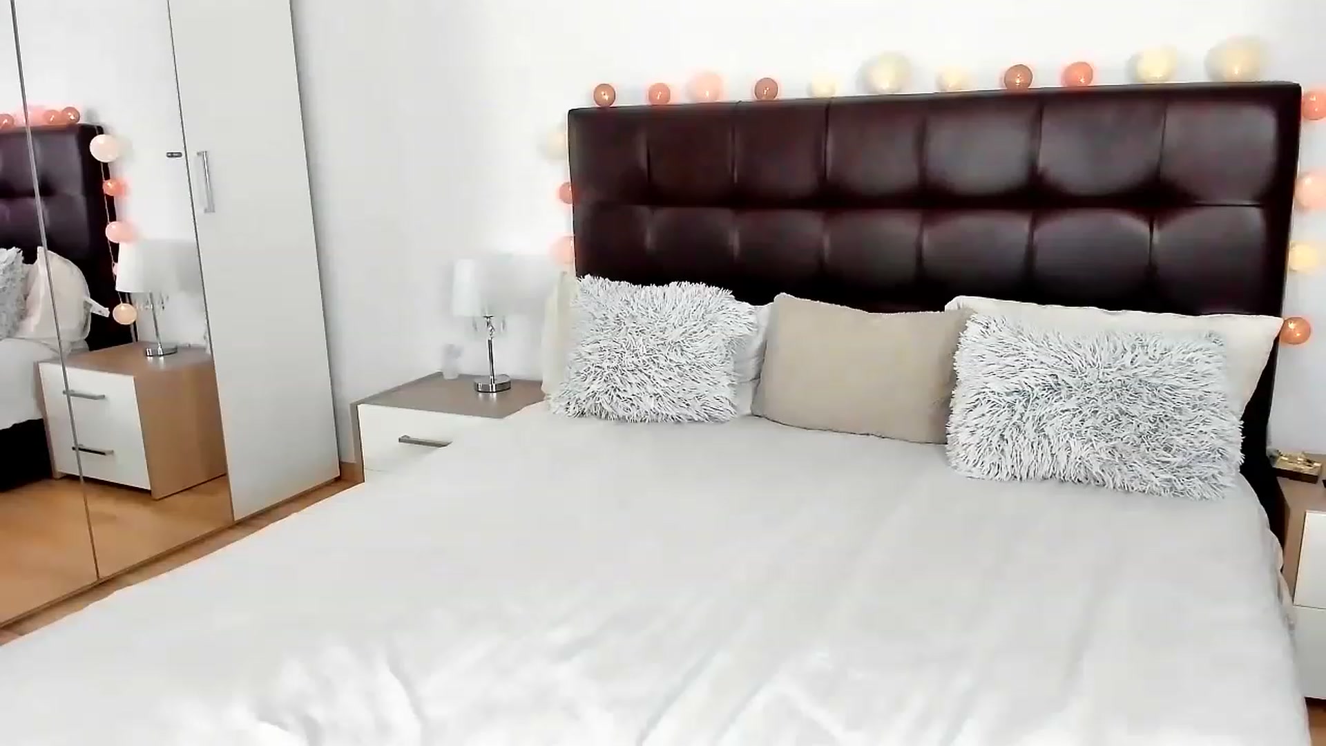 Gallery image thumbnail from Misssophiex's myfreecams stream on, 08/07/2023, 22:31 image 6 of 20