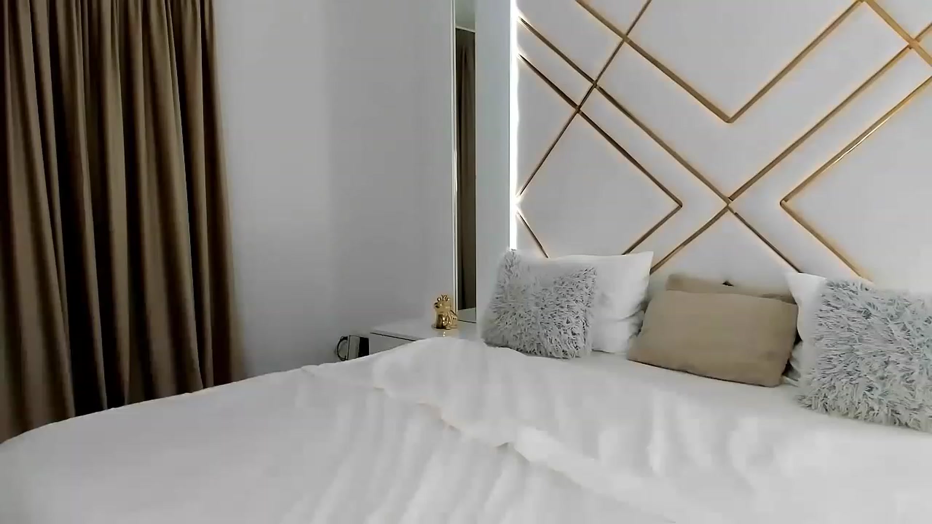 Gallery image thumbnail from Misssophiex's myfreecams stream on, 08/30/2023, 24:13 image 19 of 20