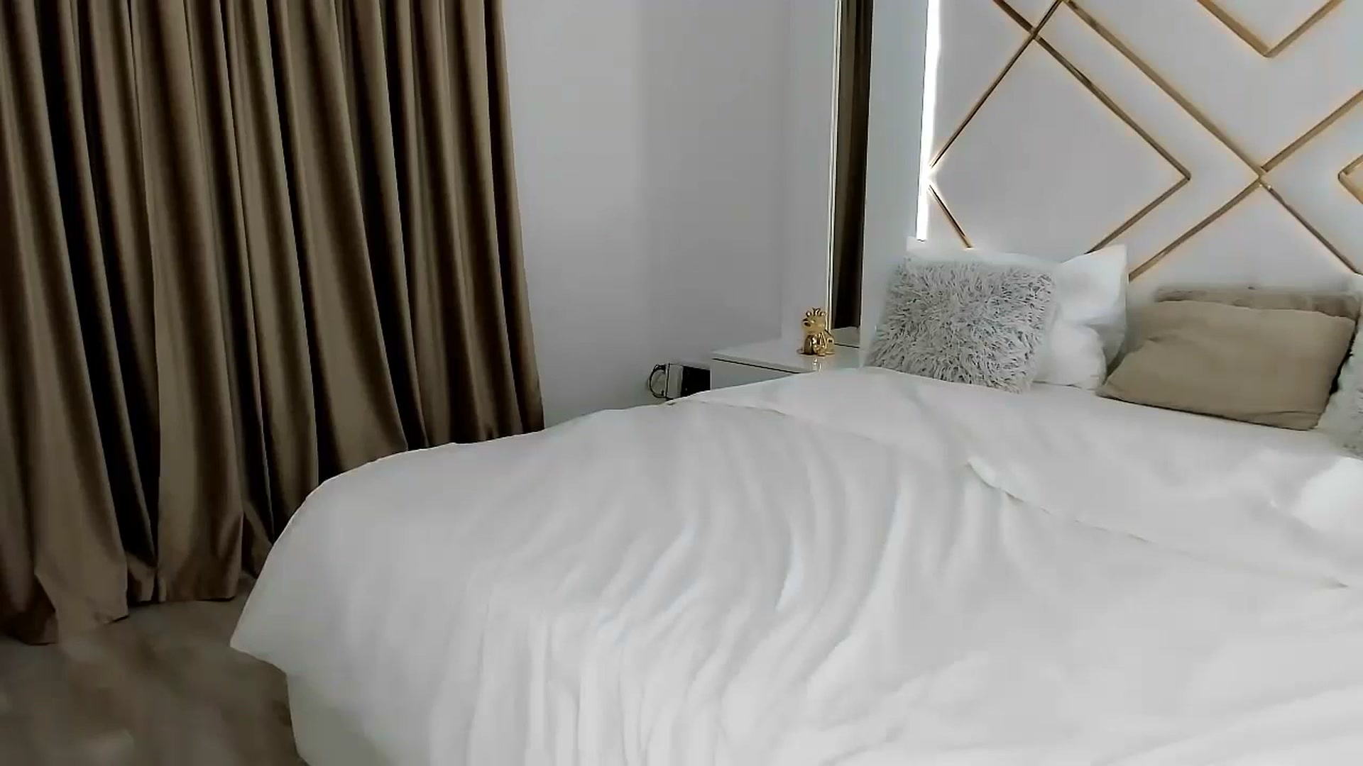 Gallery image thumbnail from Misssophiex's myfreecams stream on, 08/31/2023, 24:05 image 2 of 20