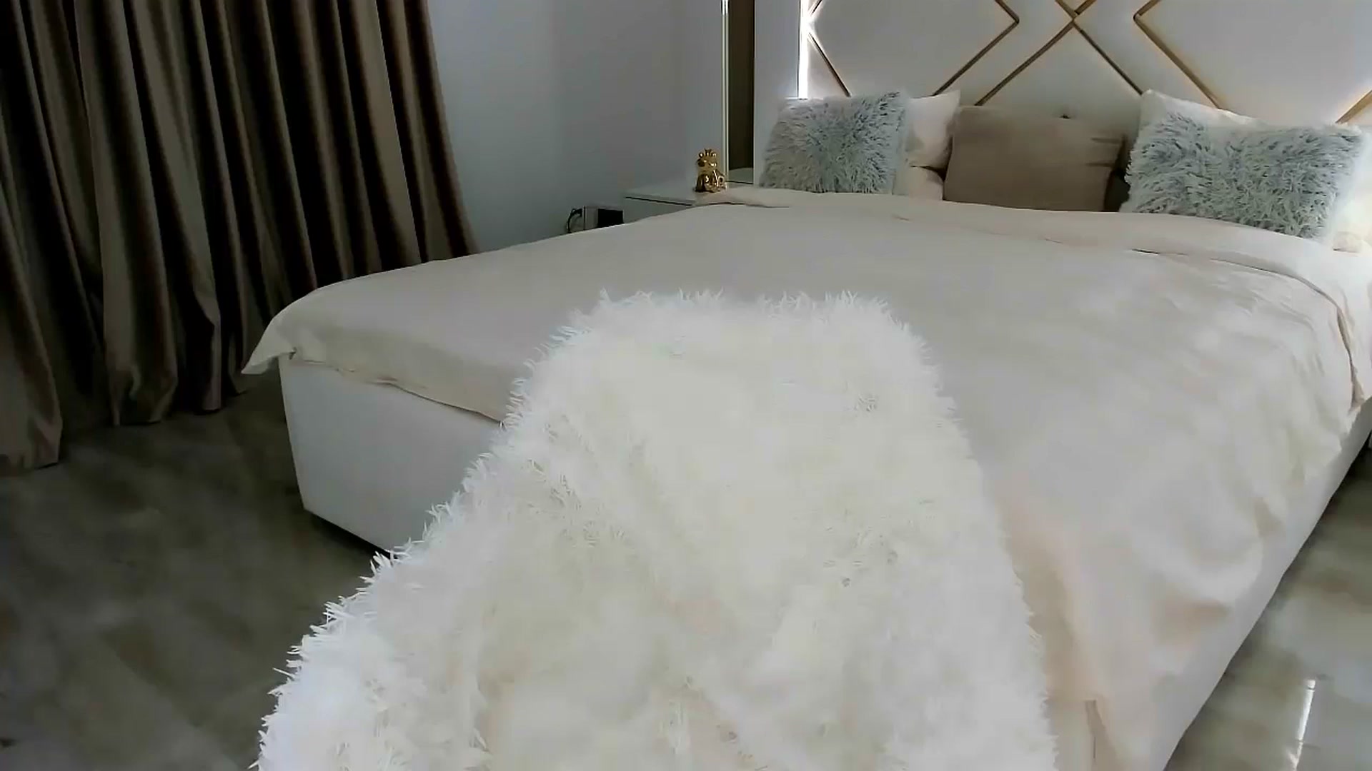 Gallery image thumbnail from Misssophiex's myfreecams stream on, 09/19/2023, 21:19 image 7 of 20
