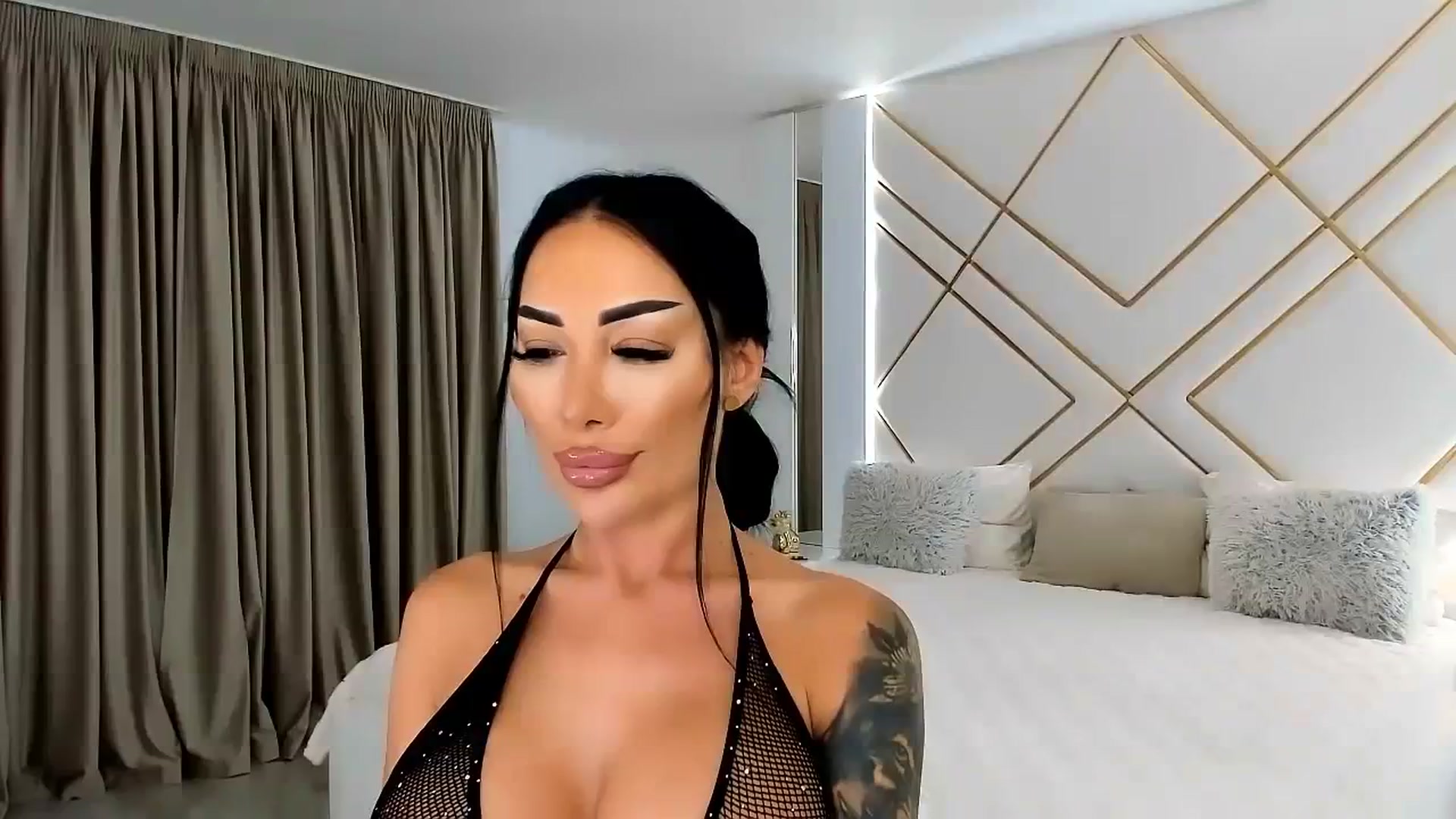 Gallery image thumbnail from Misssophiex's myfreecams stream on, 10/13/2023, 20:43 image 1 of 20