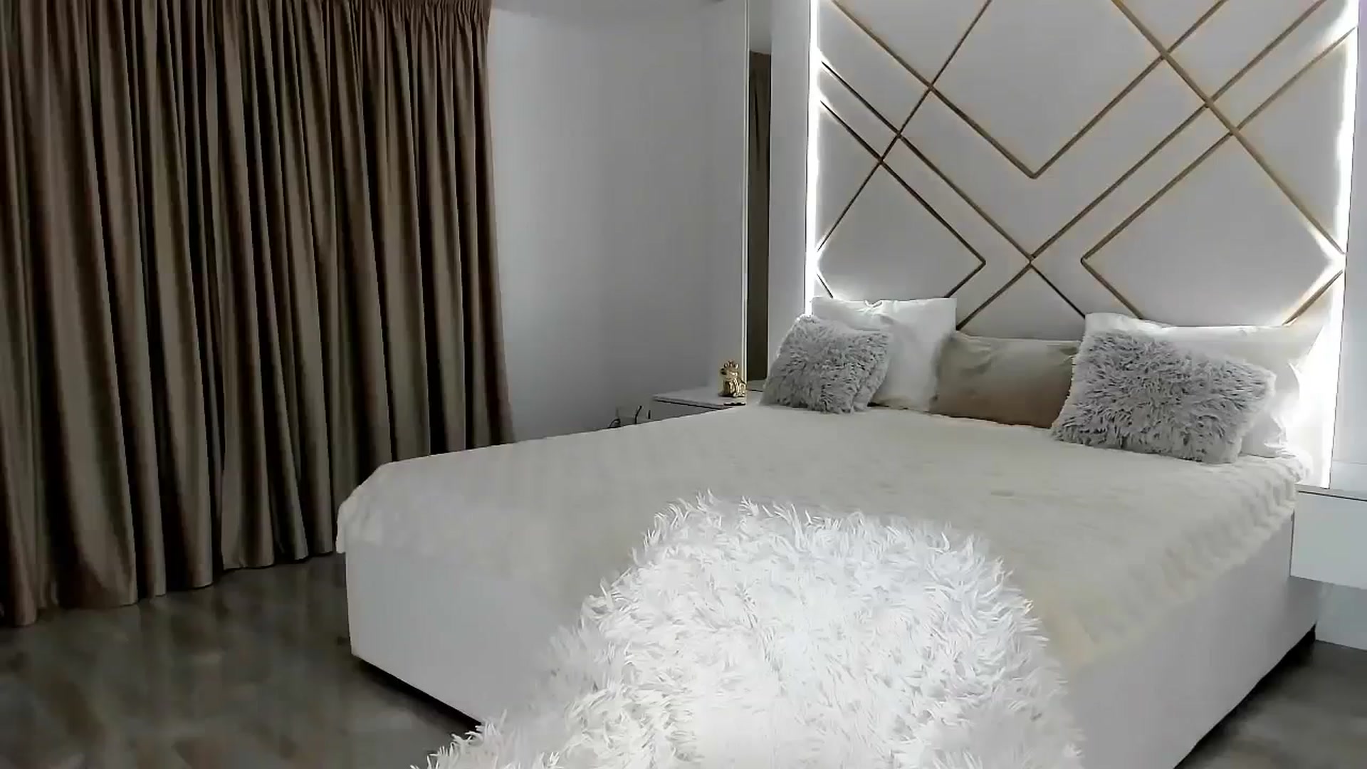 Gallery image thumbnail from Misssophiex's myfreecams stream on, 10/22/2023, 24:27 image 8 of 20