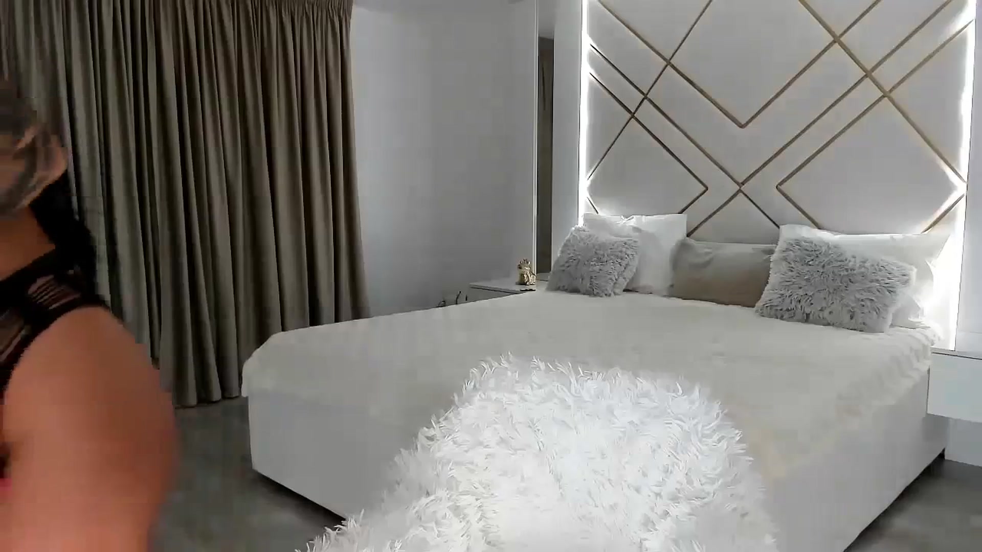 Gallery image thumbnail from Misssophiex's myfreecams stream on, 10/22/2023, 24:27 image 6 of 20