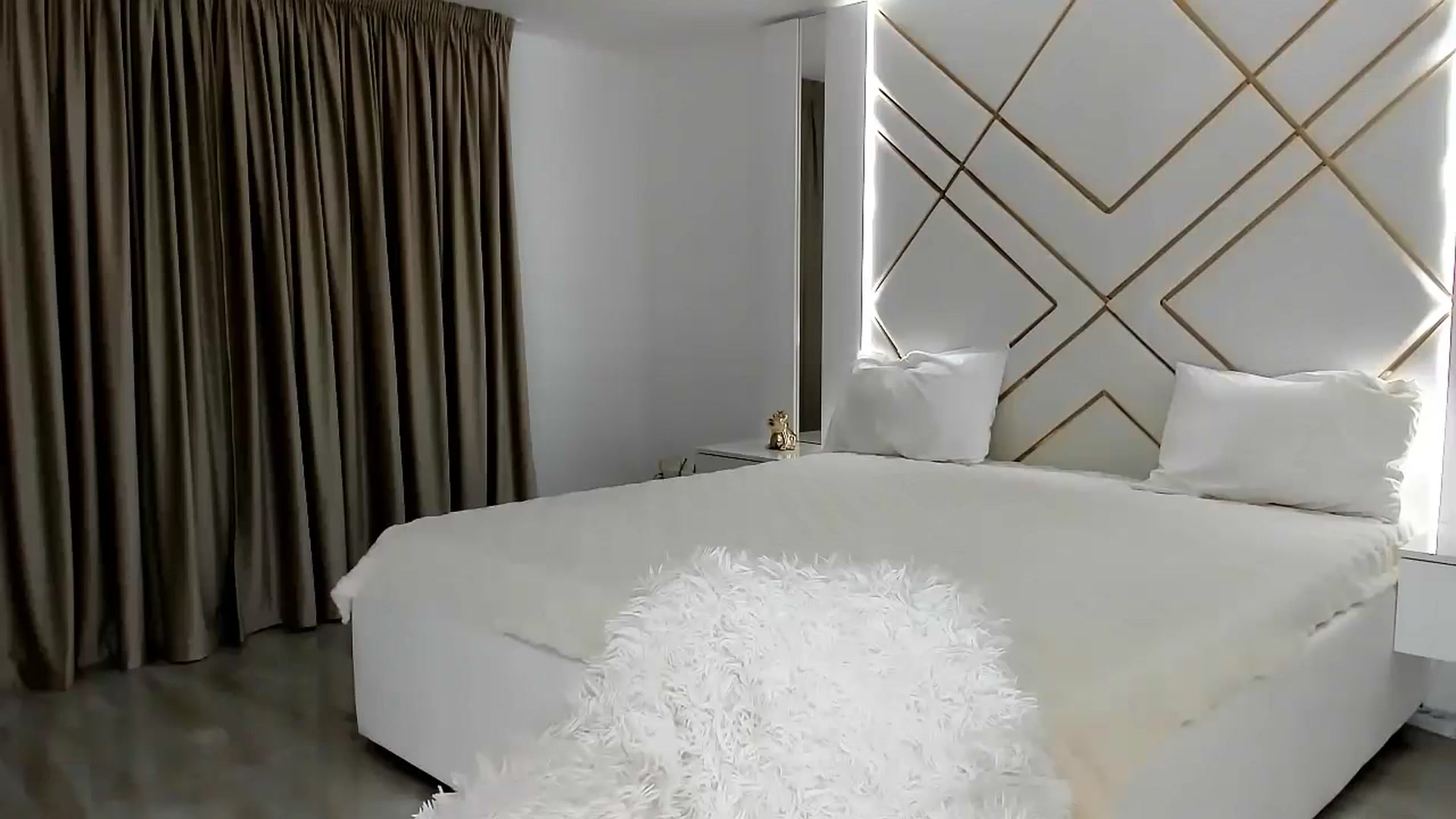 Gallery image thumbnail from Misssophiex's myfreecams stream on, 10/30/2023, 21:09 image 15 of 20