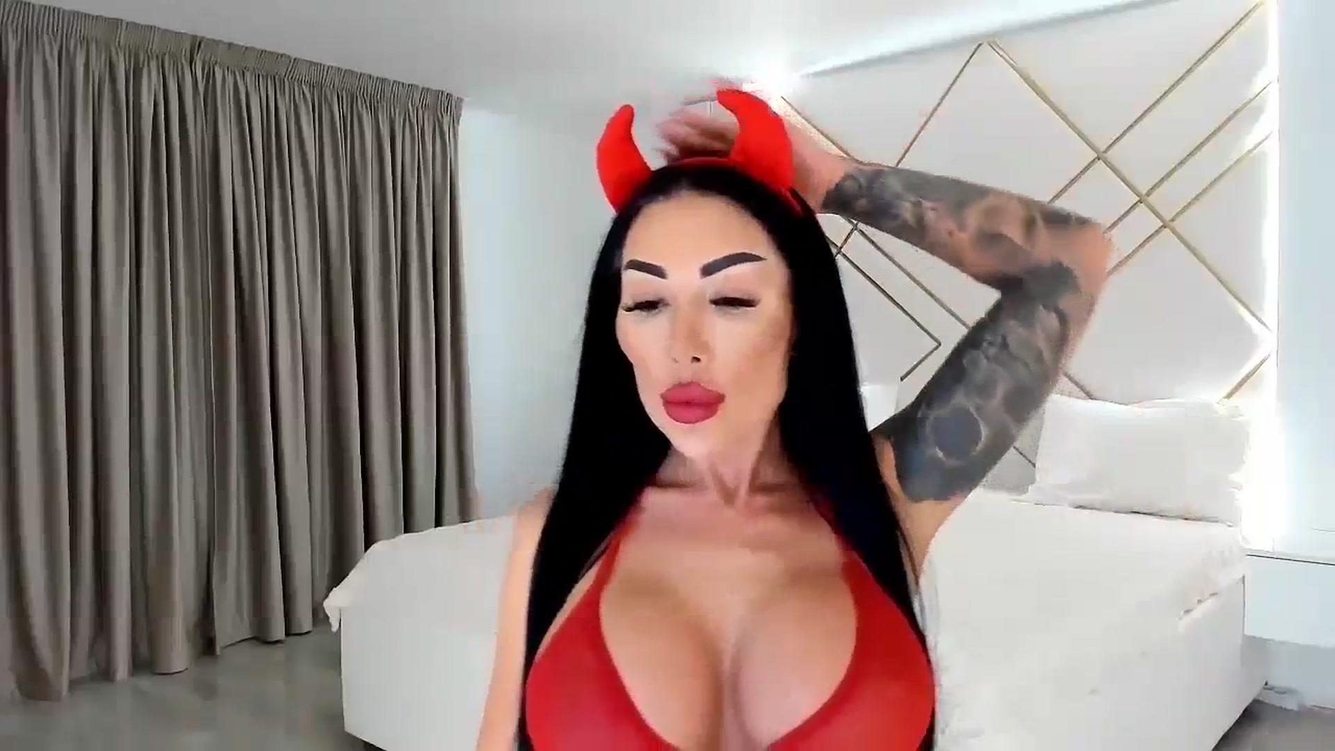 Gallery image thumbnail from Misssophiex's myfreecams stream on, 10/30/2023, 21:09 image 6 of 20