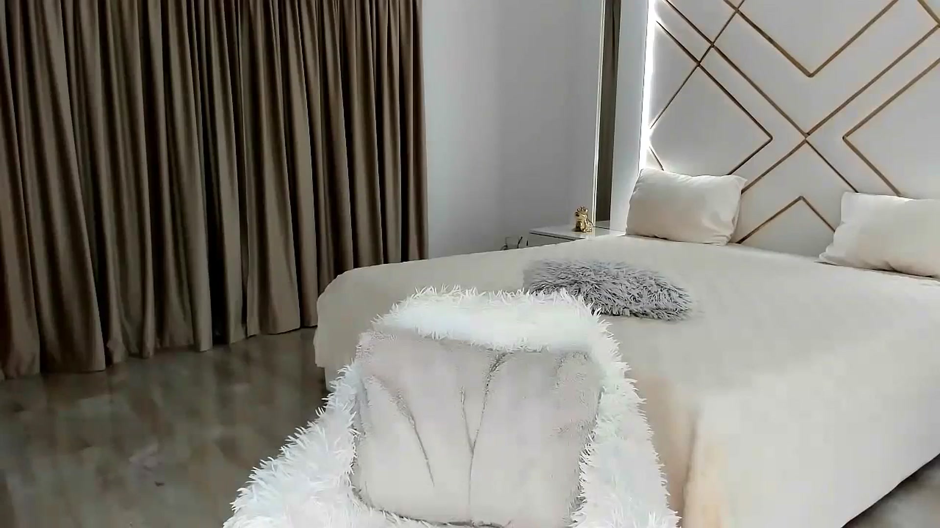 Gallery image thumbnail from Misssophiex's myfreecams stream on, 11/18/2023, 22:44 image 11 of 20