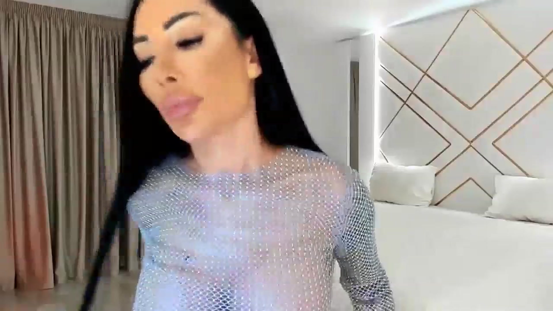 Gallery image thumbnail from Misssophiex's myfreecams stream on, 11/18/2023, 23:57 image 17 of 20