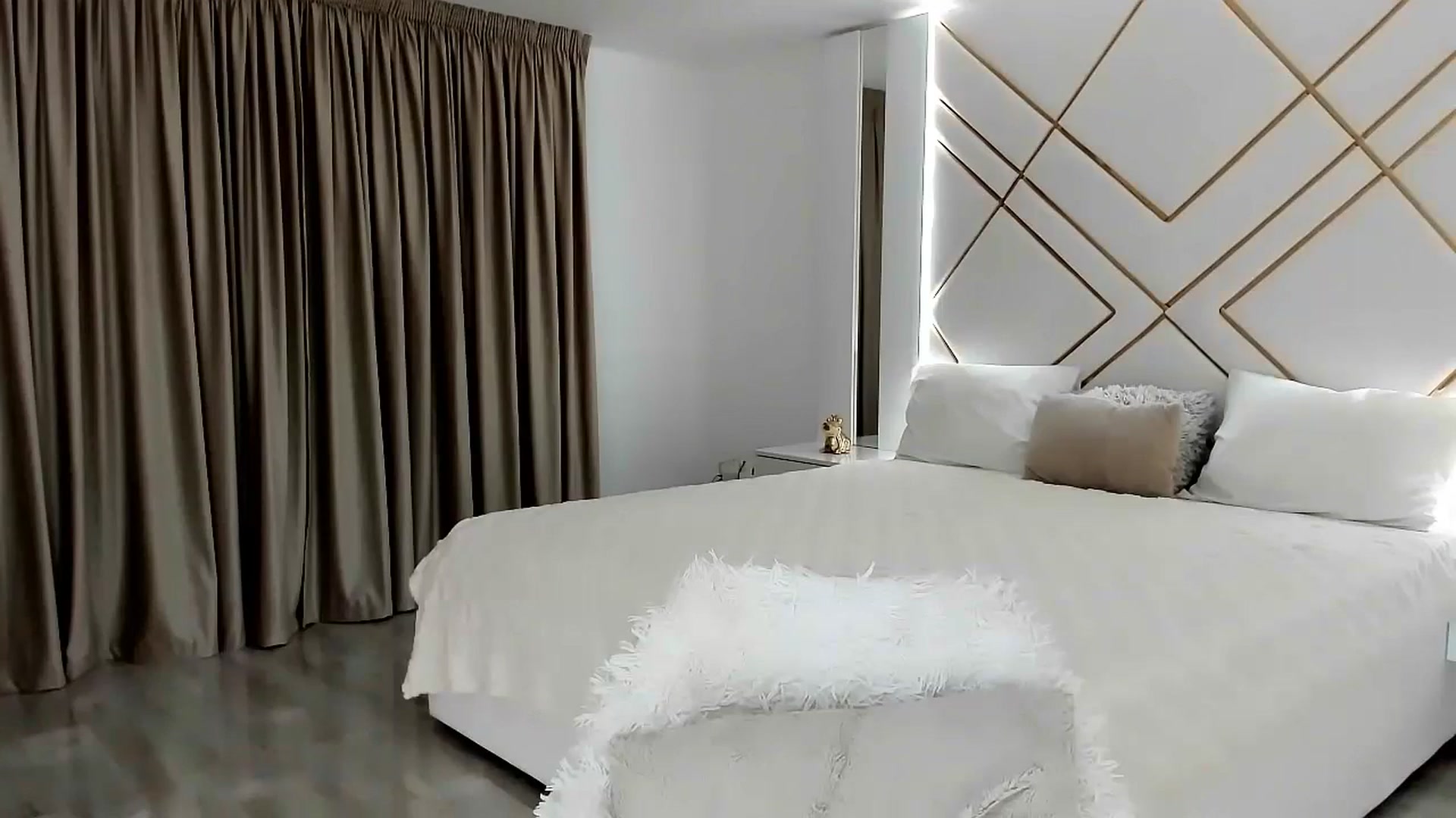 Gallery image thumbnail from Misssophiex's myfreecams stream on, 11/22/2023, 21:58 image 10 of 20
