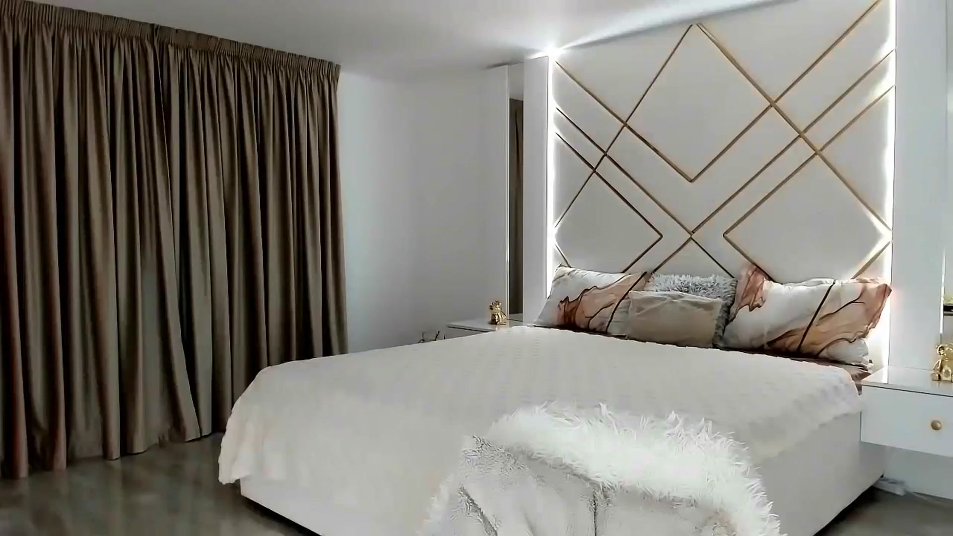 Gallery image thumbnail from Misssophiex's myfreecams stream on, 11/26/2023, 23:06 image 13 of 20