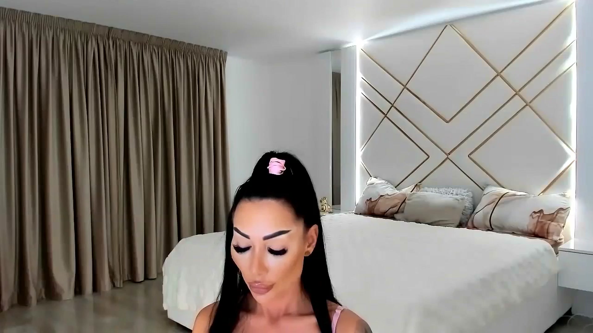 Gallery image thumbnail from Misssophiex's myfreecams stream on, 11/27/2023, 21:46 image 12 of 20