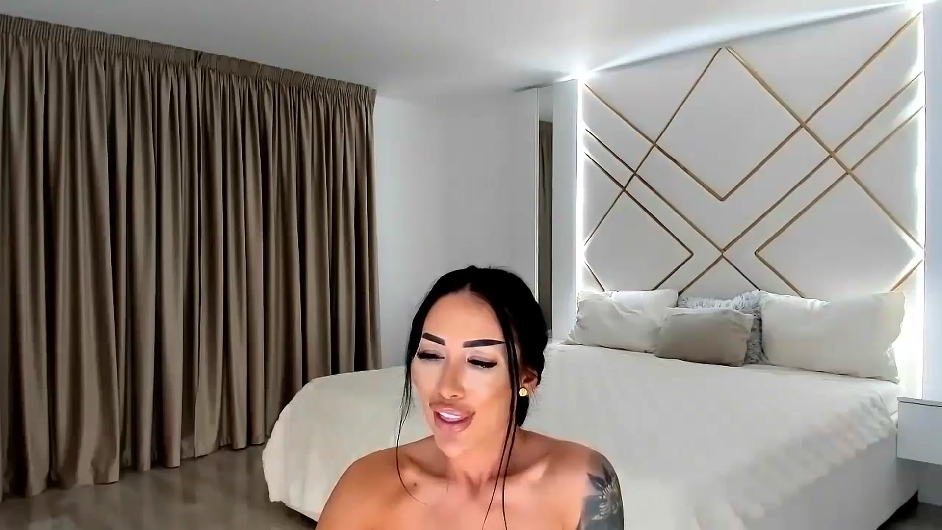 Gallery image thumbnail from Misssophiex's myfreecams stream on, 12/03/2023, 21:09 image 5 of 20