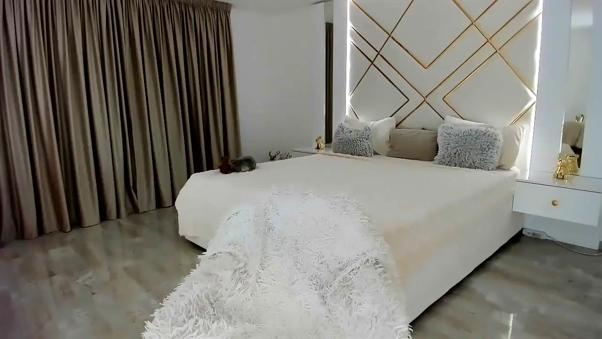 Gallery image thumbnail from Misssophiex's myfreecams stream on, 01/07/2024, 23:52 image 17 of 20