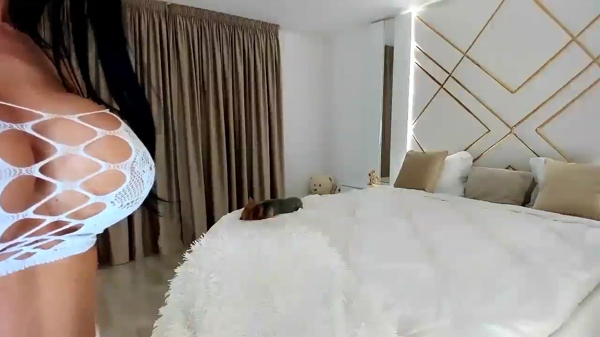 Gallery image thumbnail from Misssophiex's myfreecams stream on, 04/02/2024, 23:14 image 7 of 20
