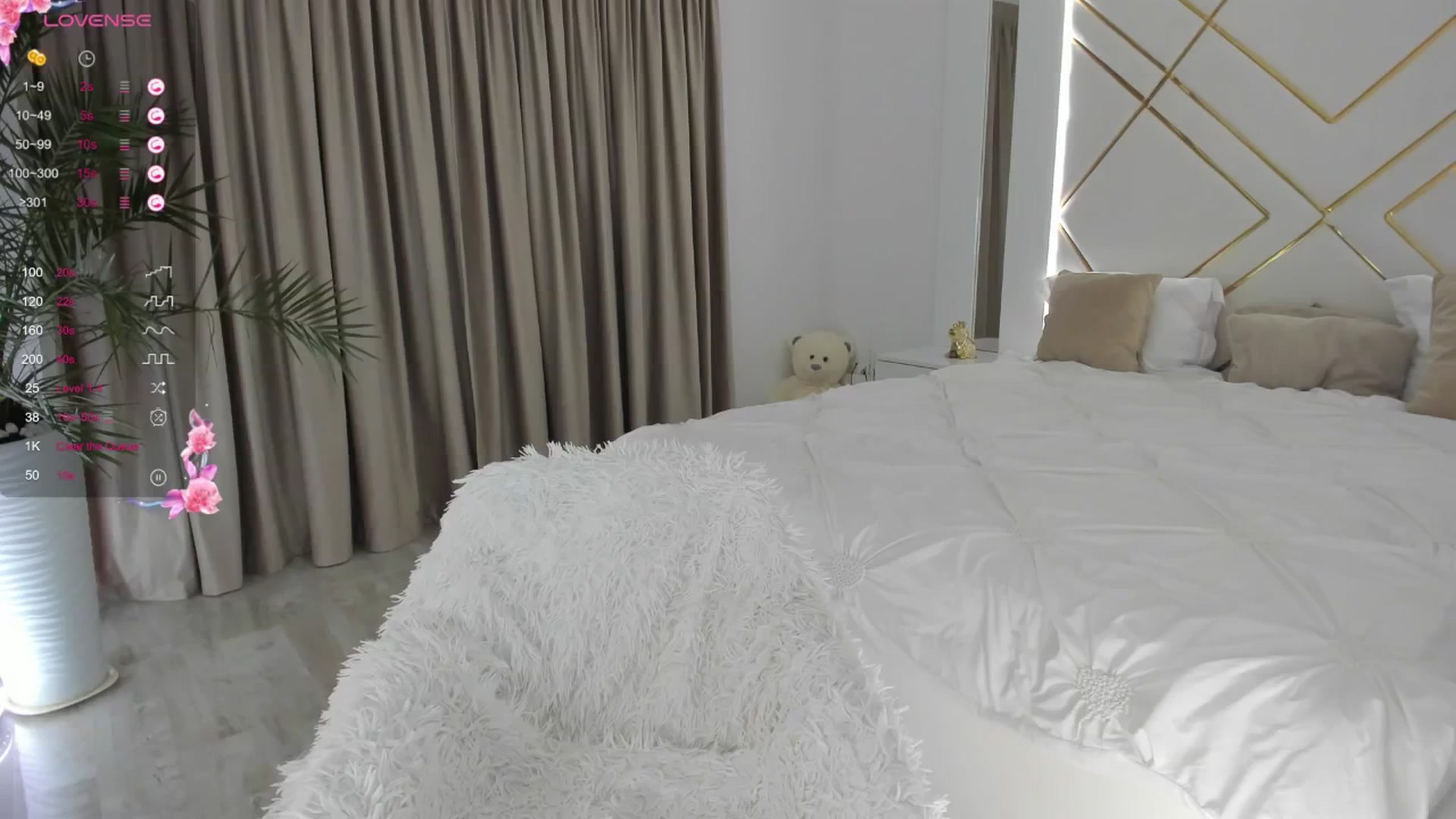 Gallery image thumbnail from Misssophiex's myfreecams stream on, 04/25/2024, 21:17 image 16 of 20