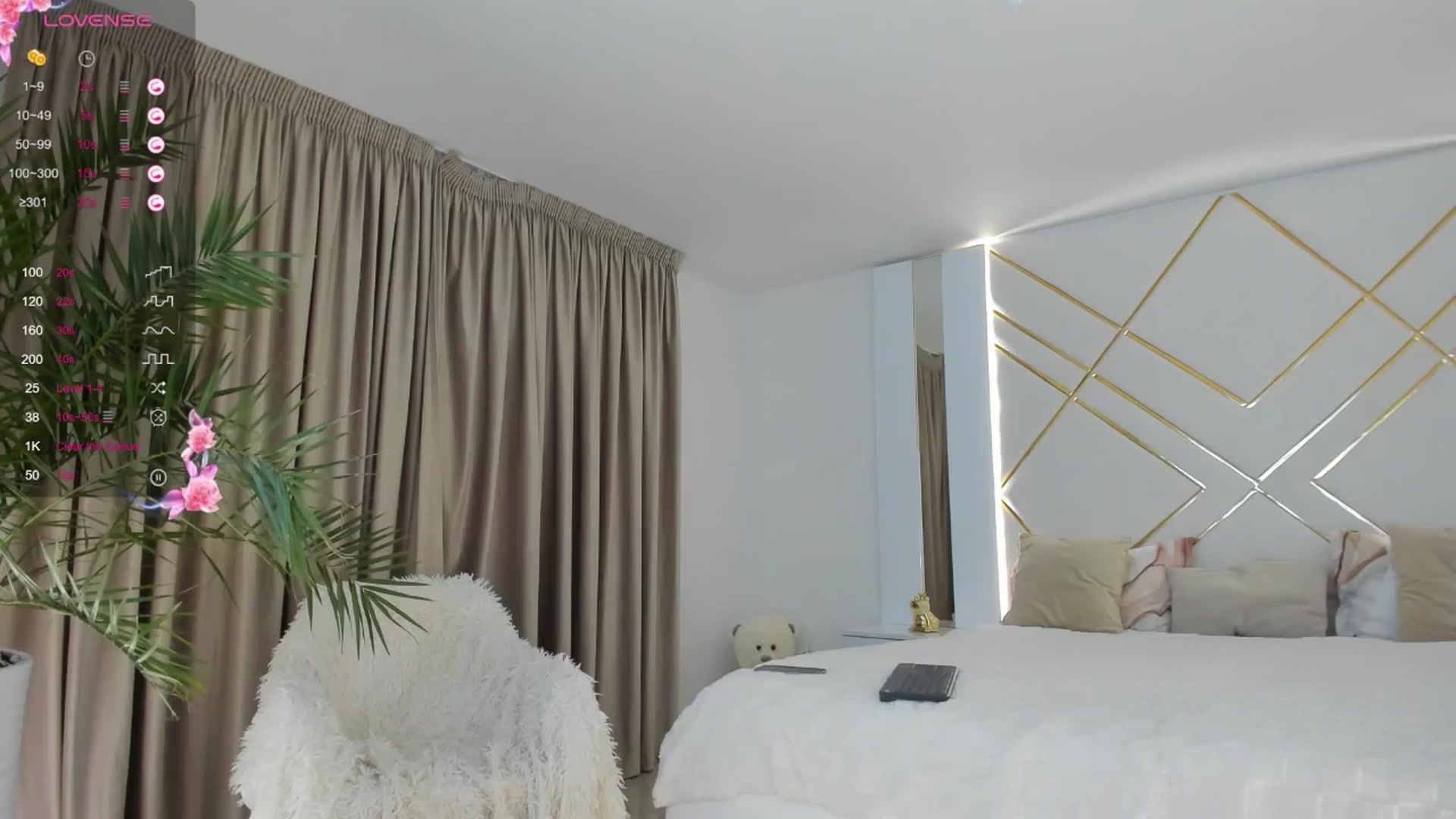 Gallery image thumbnail from Misssophiex's myfreecams stream on, 05/08/2024, 17:50 image 13 of 20