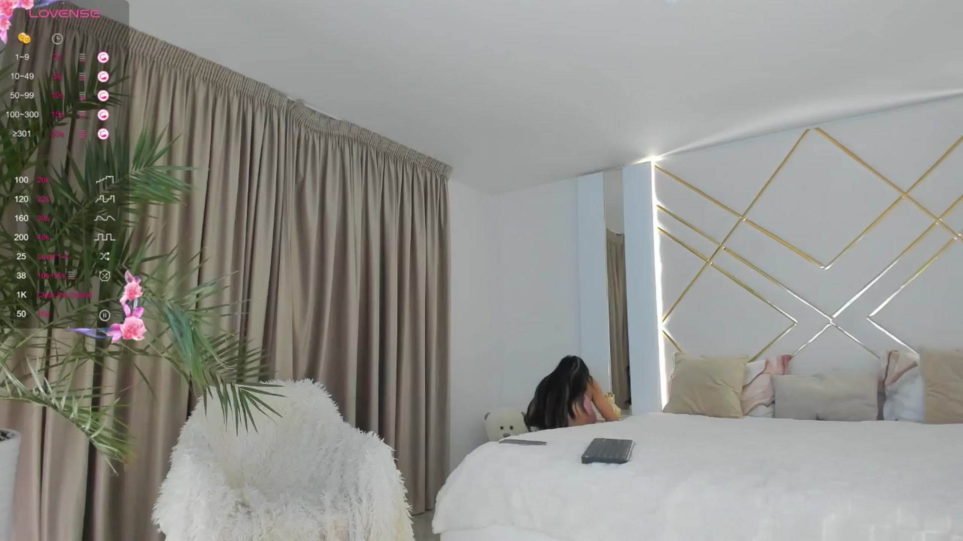 Gallery image thumbnail from Misssophiex's myfreecams stream on, 05/08/2024, 17:50 image 14 of 20