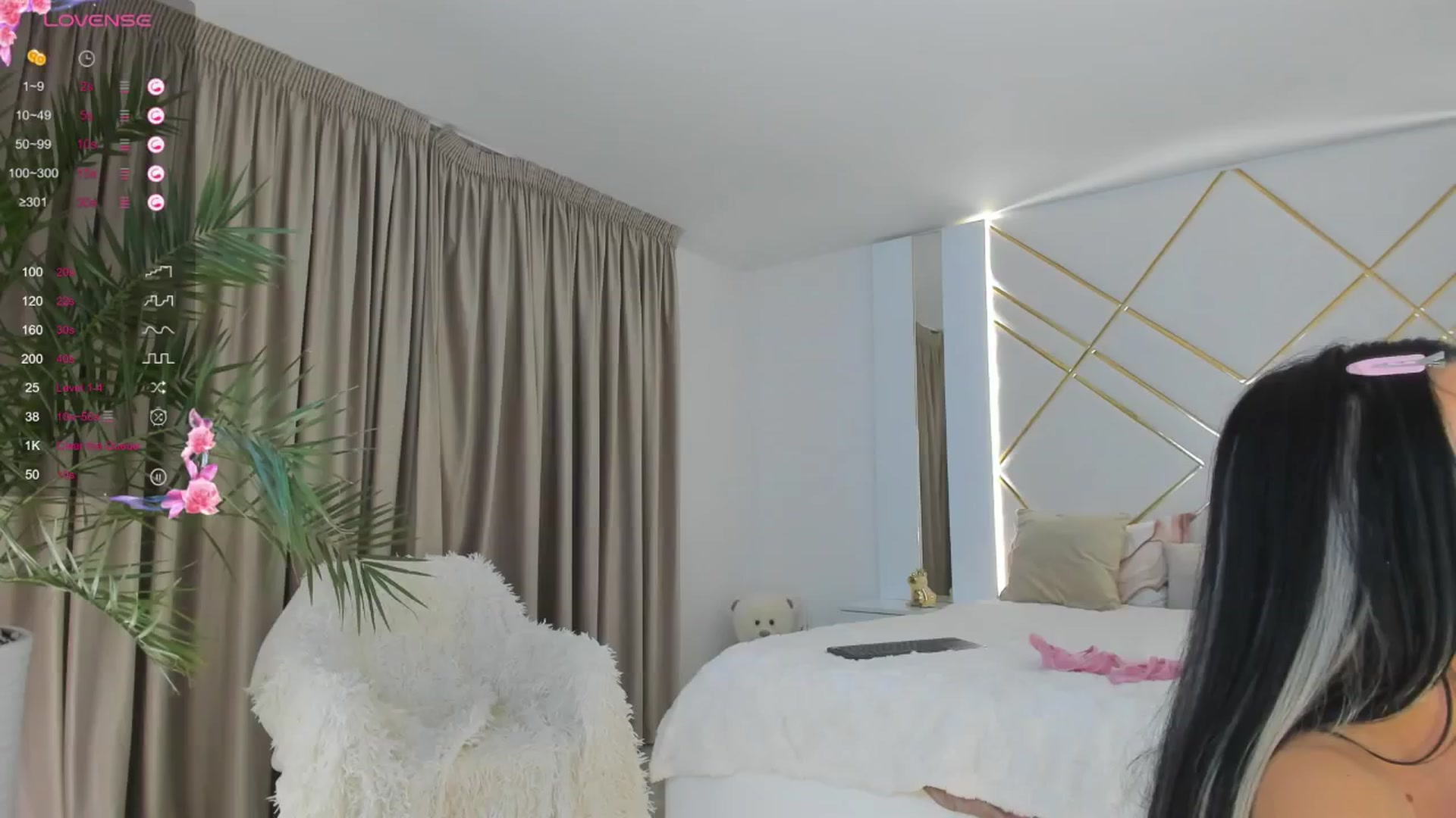 Gallery image thumbnail from Misssophiex's myfreecams stream on, 05/08/2024, 19:57 image 13 of 20
