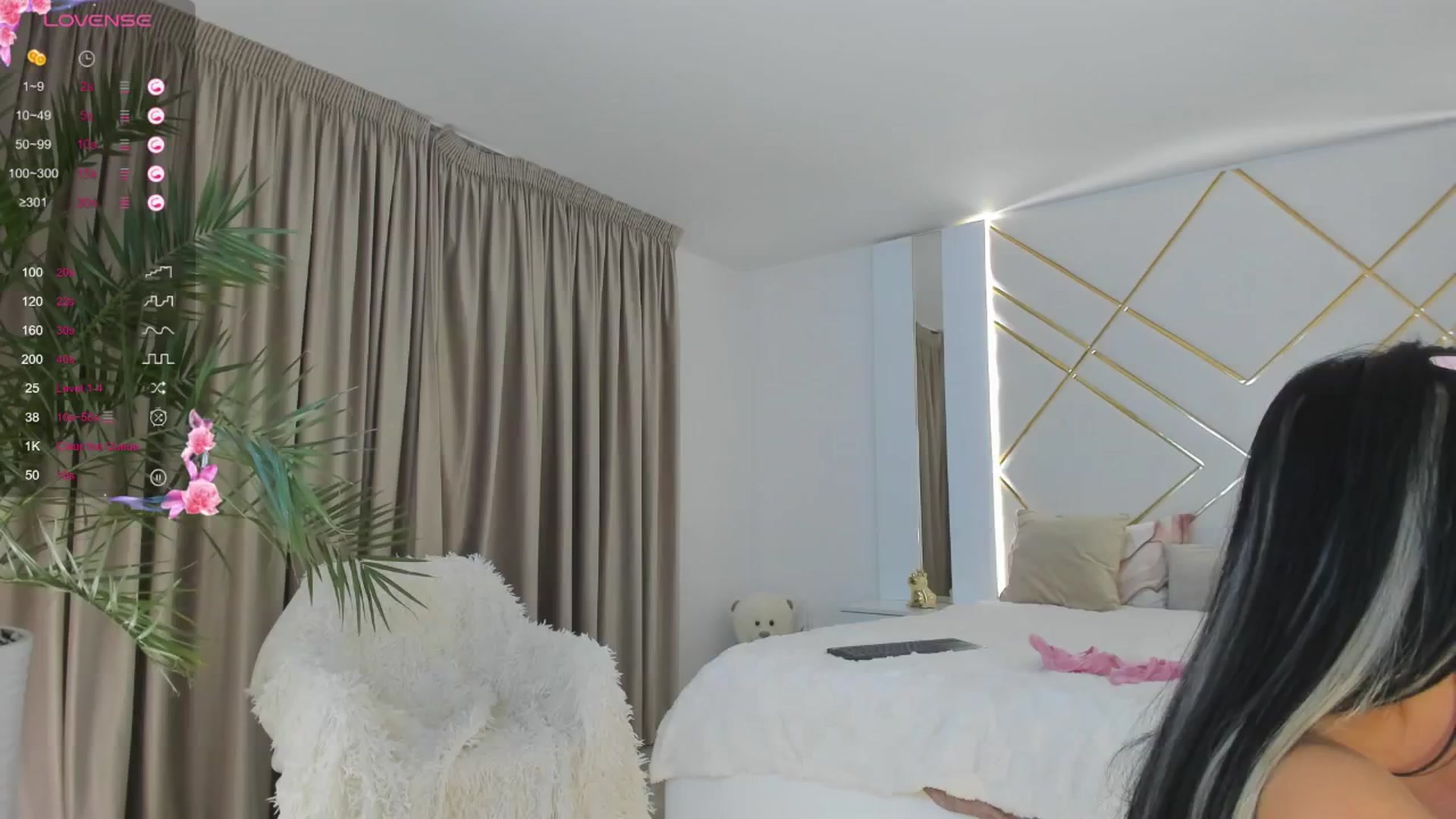 Gallery image thumbnail from Misssophiex's myfreecams stream on, 05/08/2024, 19:57 image 11 of 20