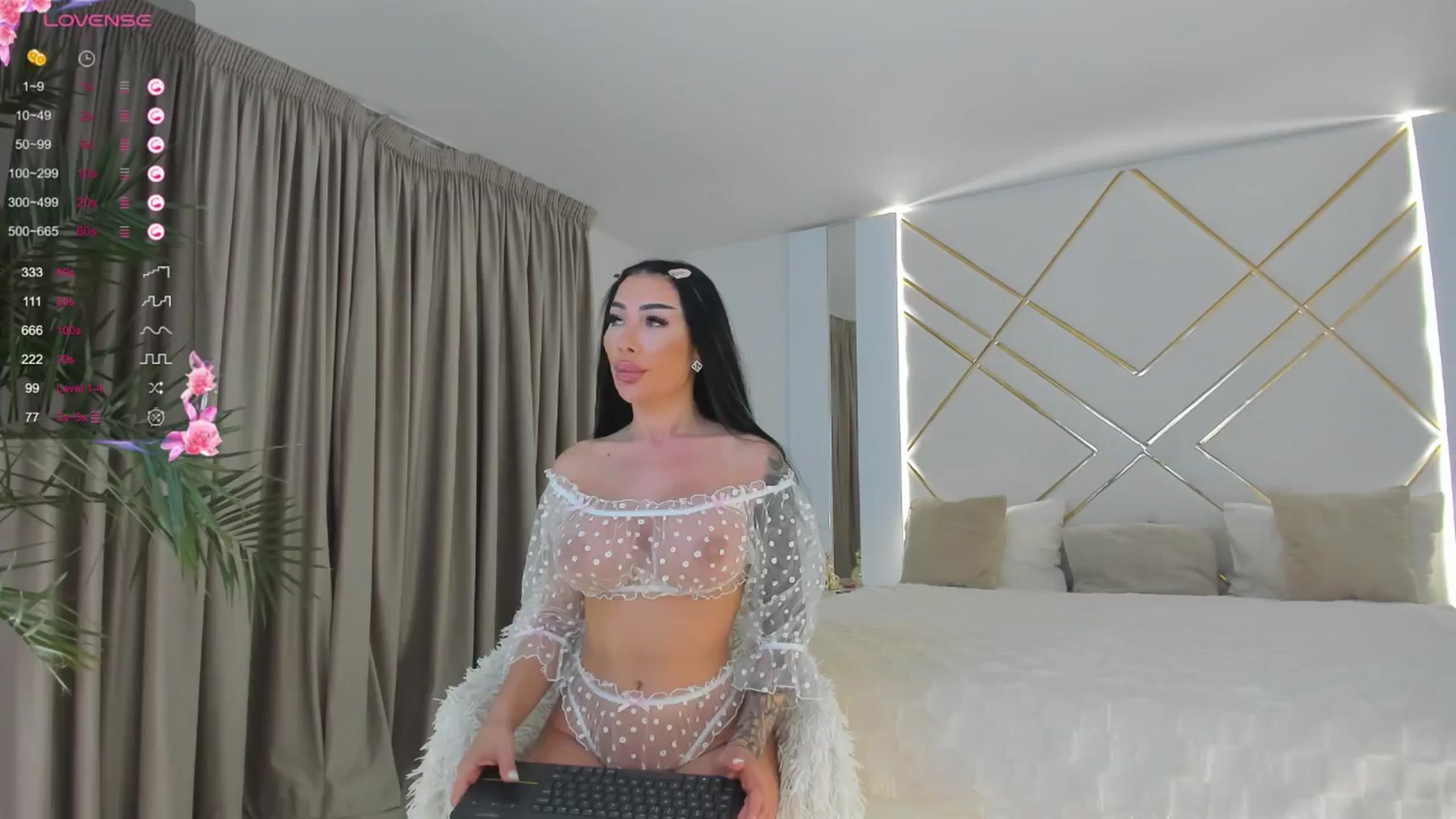 Gallery image thumbnail from Misssophiex's myfreecams stream on, 05/25/2024, 19:40 image 13 of 20