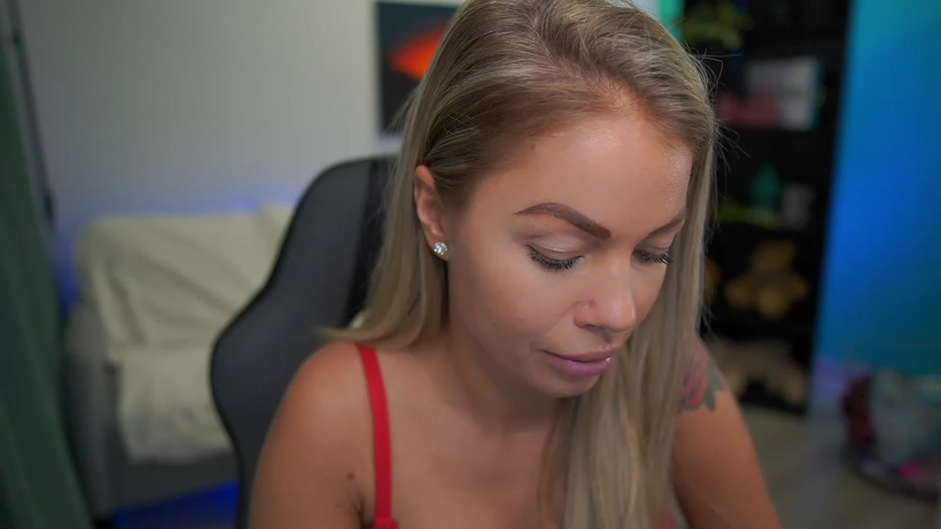 Gallery image thumbnail from MissySlapalot's myfreecams stream on, 12/06/2022, 11:23 image 12 of 20