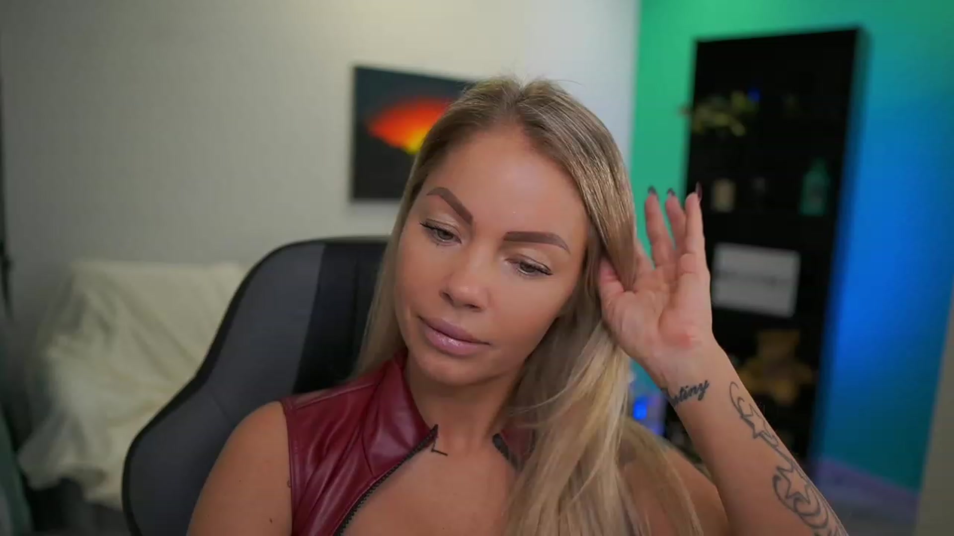 Gallery image thumbnail from MissySlapalot's myfreecams stream on, 12/19/2022, 09:49 image 12 of 20
