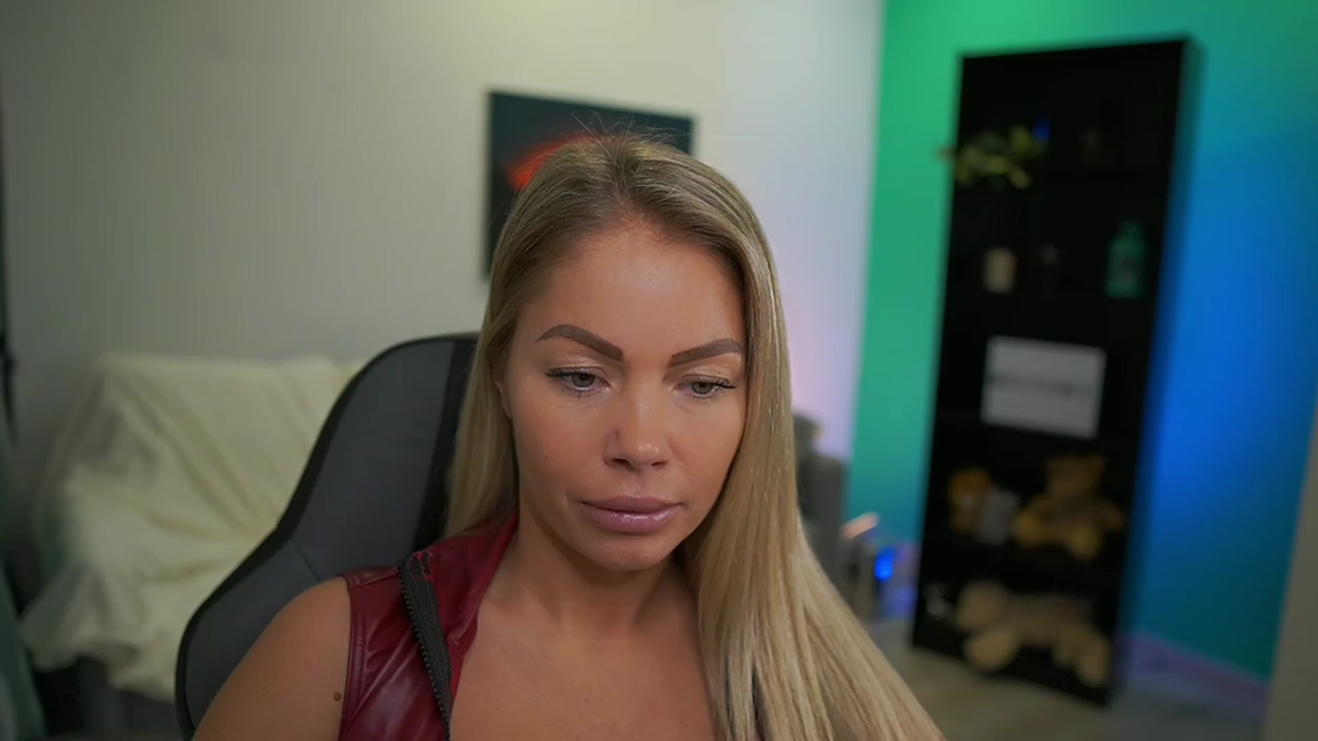 Gallery image thumbnail from MissySlapalot's myfreecams stream on, 12/19/2022, 10:57 image 13 of 20