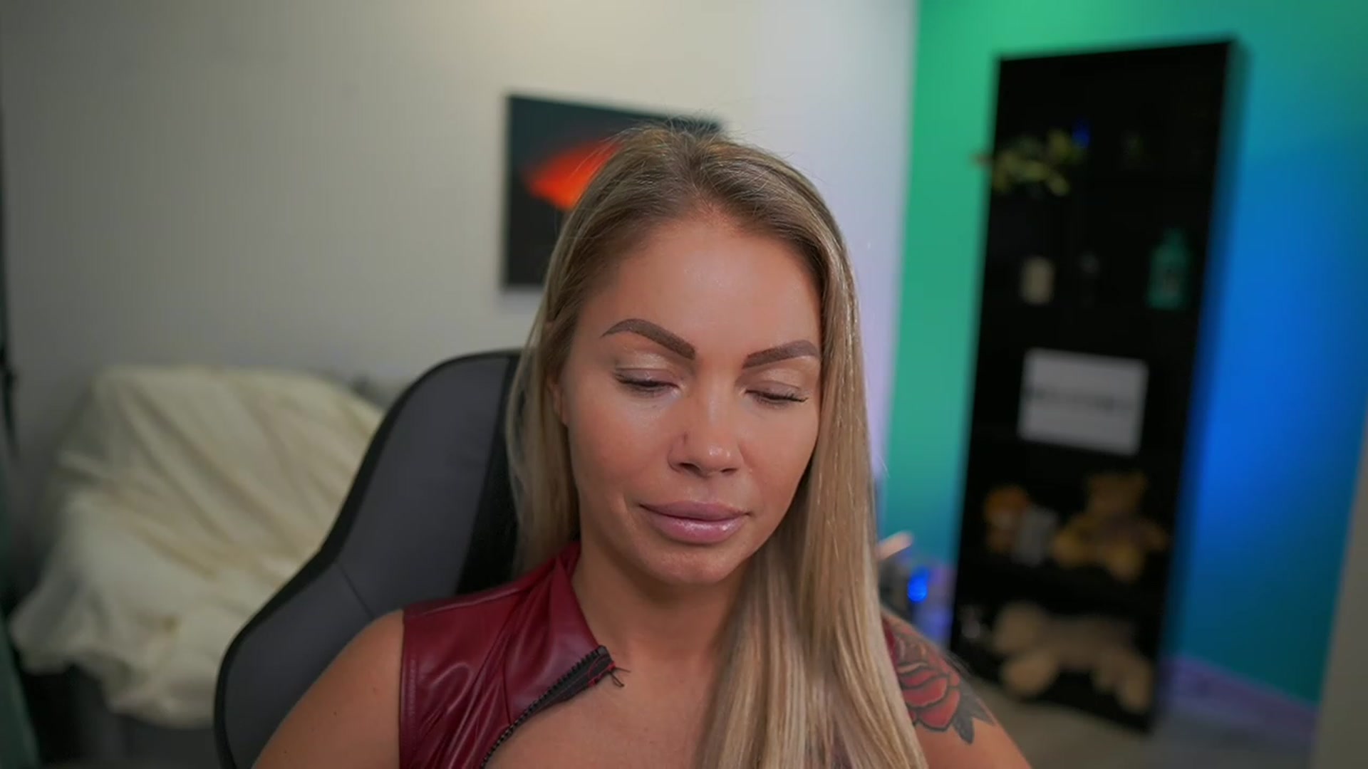 Gallery image thumbnail from MissySlapalot's myfreecams stream on, 12/19/2022, 16:21 image 18 of 20