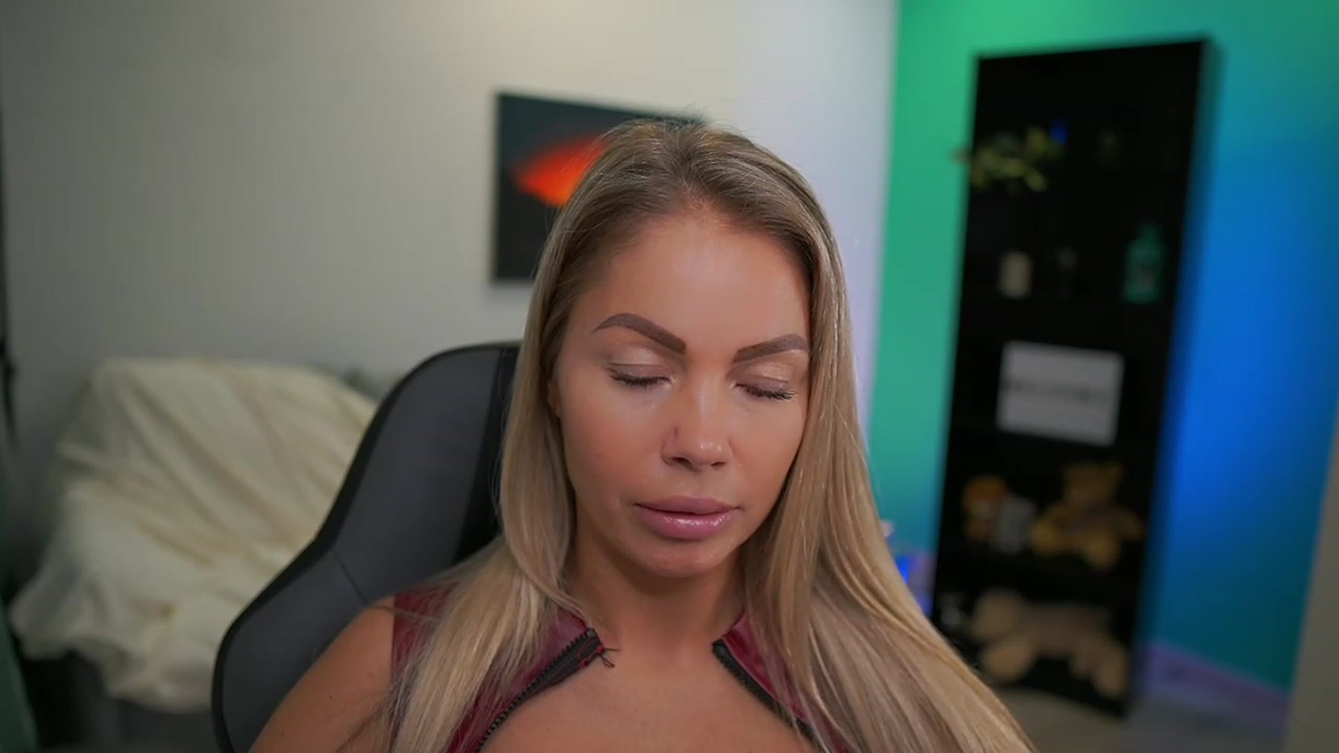 Gallery image thumbnail from MissySlapalot's myfreecams stream on, 12/19/2022, 16:21 image 17 of 20